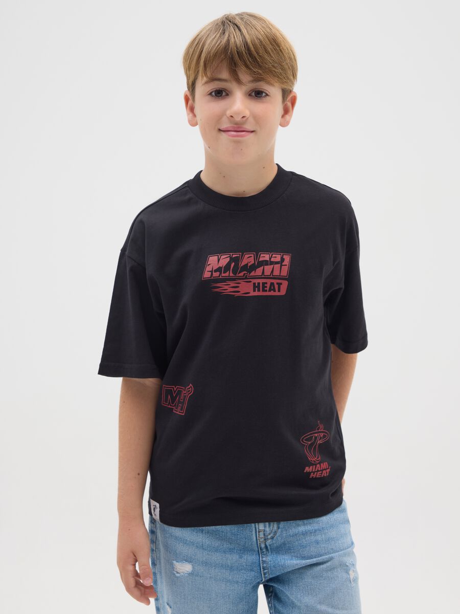 Oversized black cotton boys' t-shirt with Miami Heat logo_0