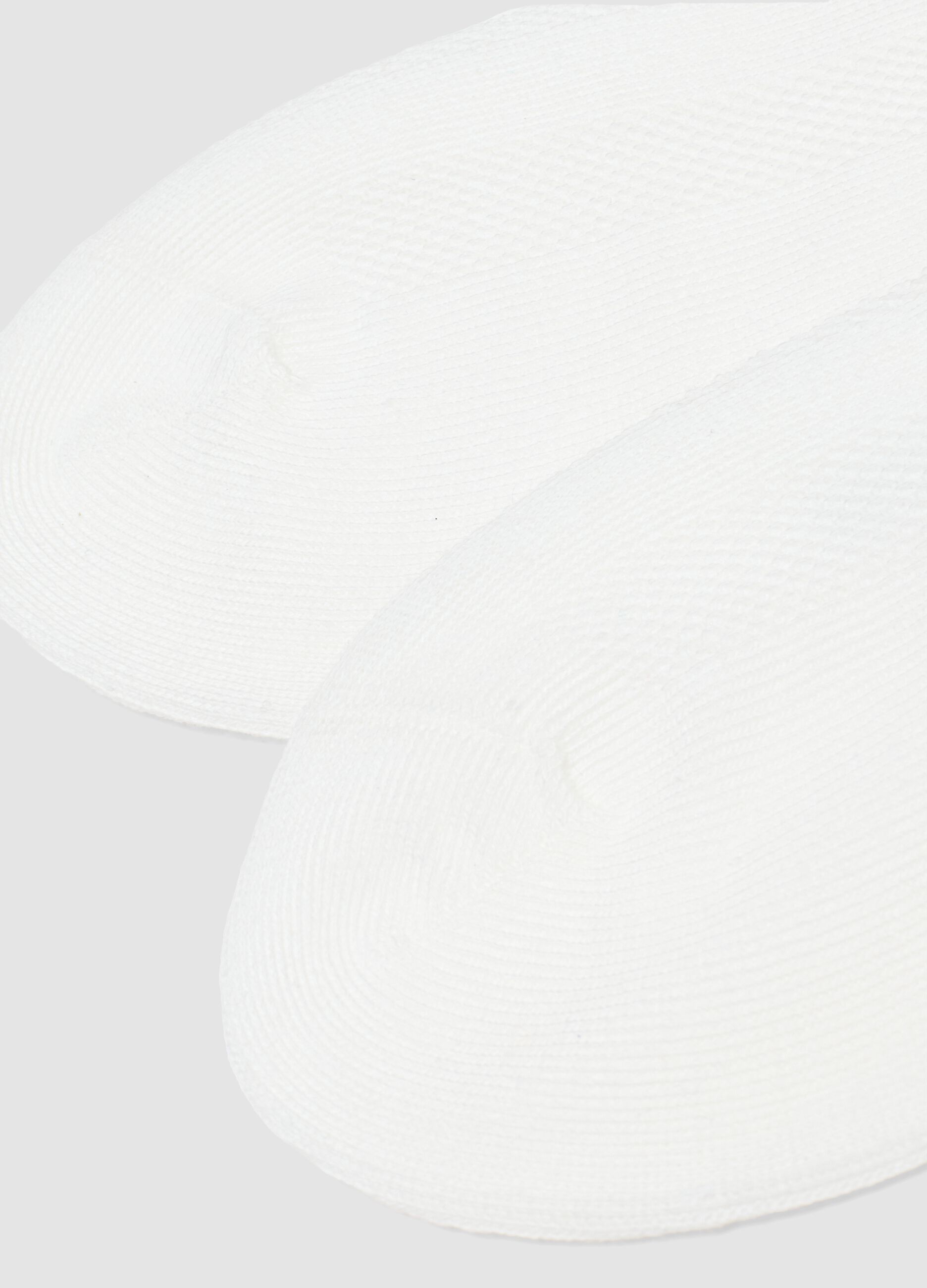 Kurze weisse Baumwollsocken mit R&uuml;schen f&uuml;r M&auml;dchen