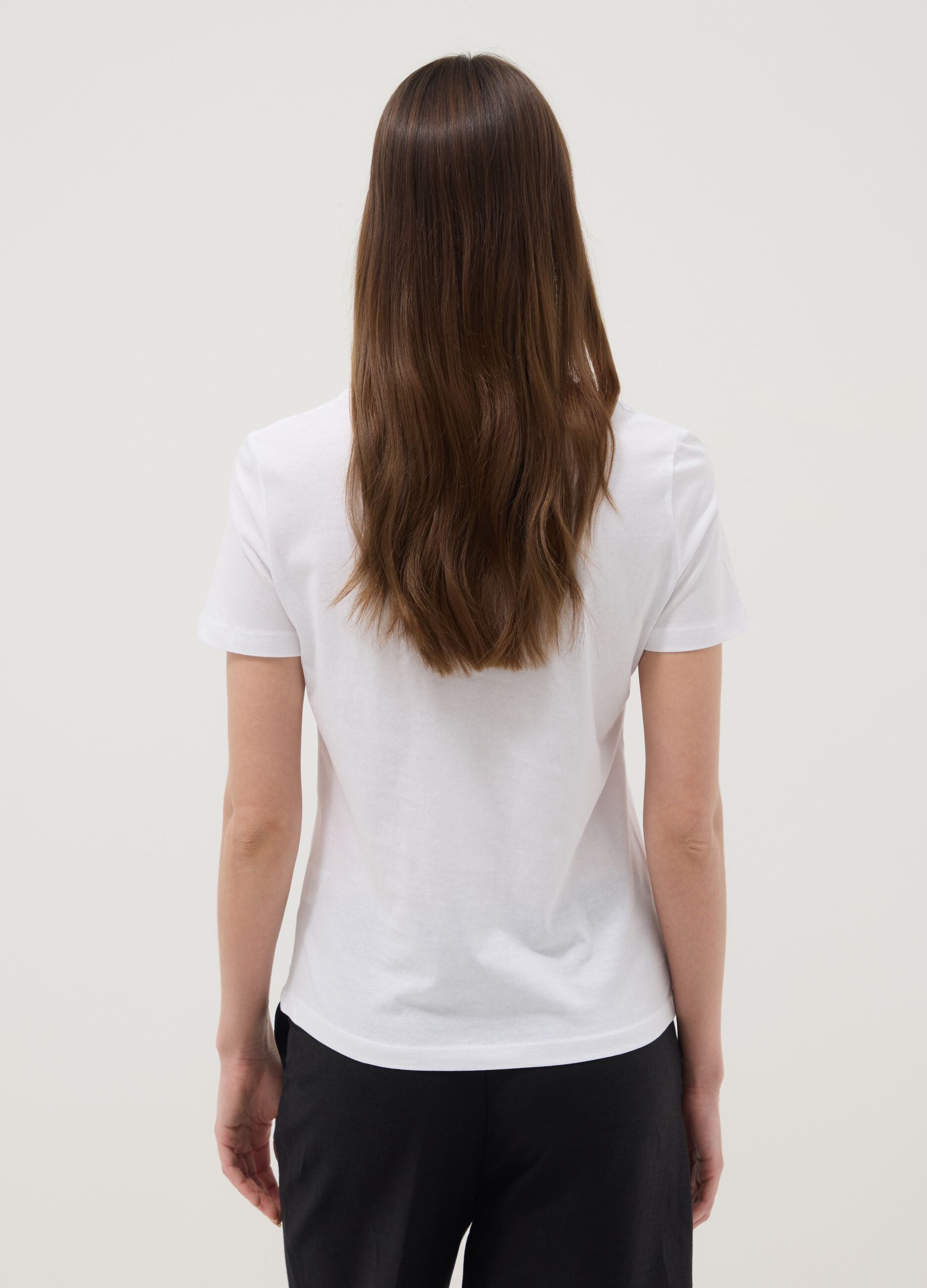 &Lambda;&epsilon;&upsilon;&kappa;ό T-shirt regular fit &alpha;&pi;ό &kappa;&alpha;&theta;&alpha;&rho;ό &beta;&alpha;&mu;&beta;ά&kappa;&iota; &mu;&epsilon; &epsilon;&kappa;&tau;ύ&pi;&omega;&sigma;&eta;