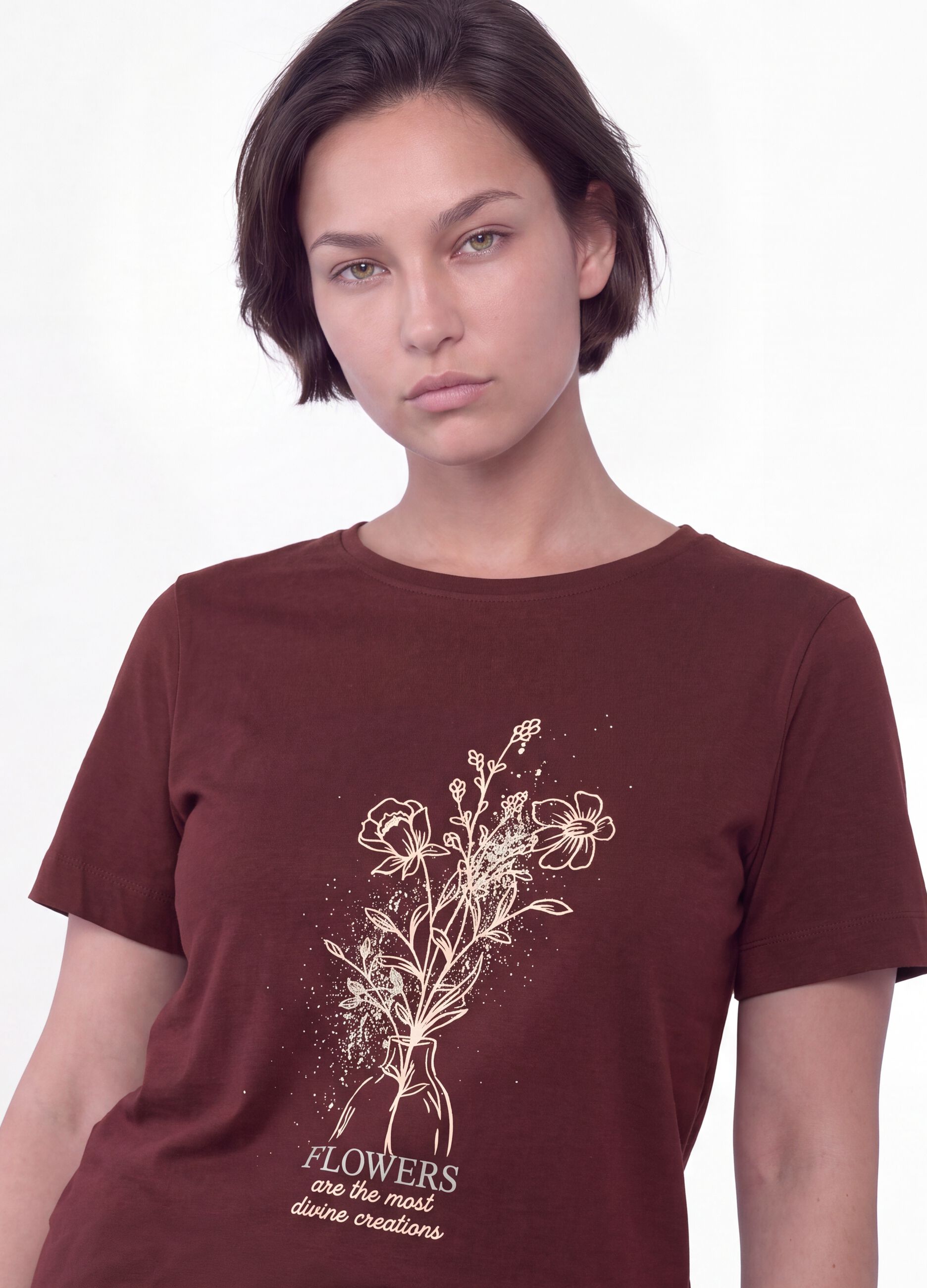 &Kappa;ό&kappa;&kappa;&iota;&nu;&omicron; T-shirt &alpha;&pi;ό 100% &beta;&alpha;&mu;&beta;ά&kappa;&iota; &mu;&epsilon; &phi;&lambda;&omicron;&rho;ά&lambda; &sigma;&tau;ά&mu;&pi;&alpha;, &kappa;&alpha;&nu;&omicron;&nu;&iota;&kappa;ή &epsilon;&phi;&alpha;&rho;&mu;&omicron;&gamma;ή