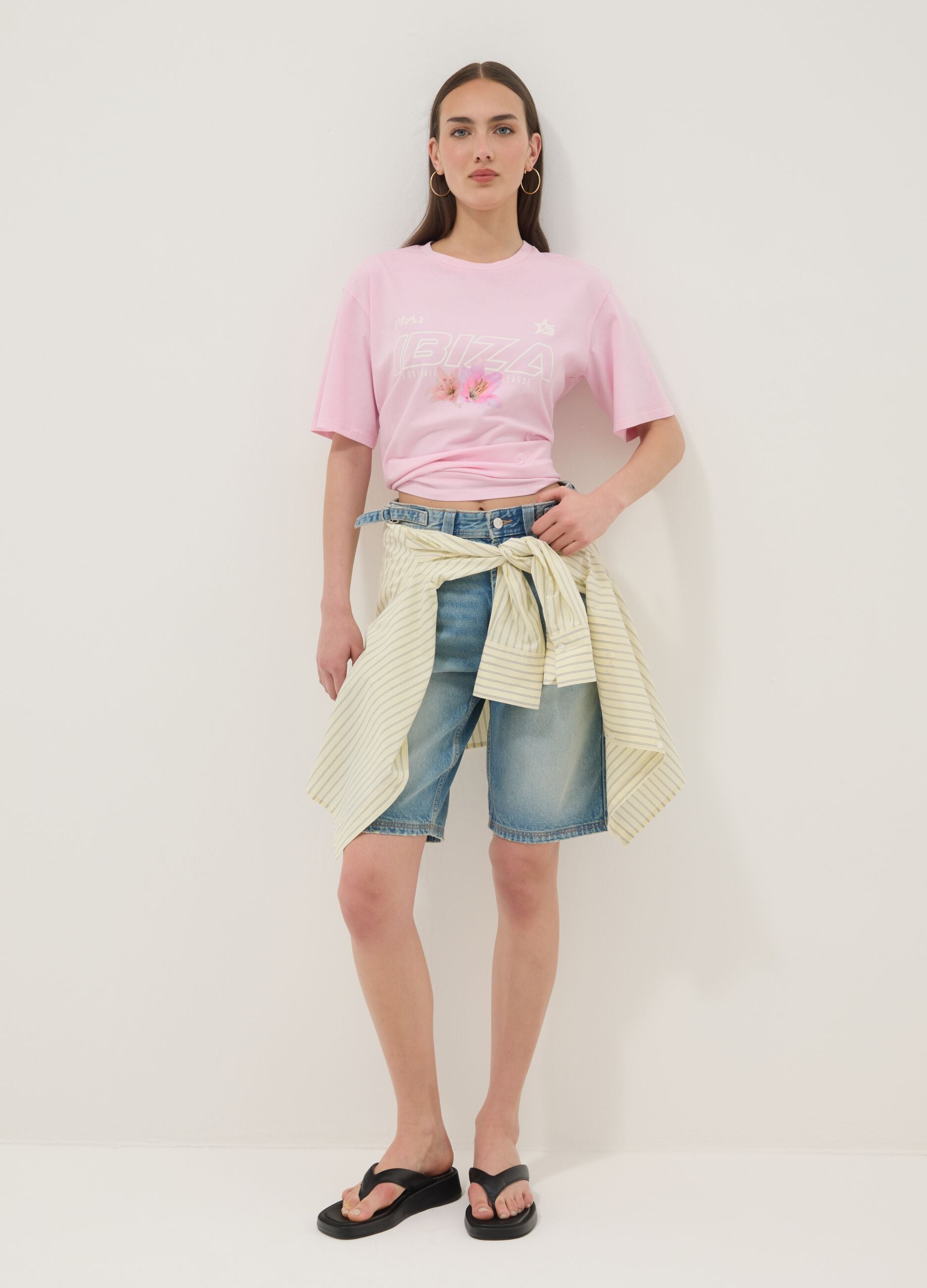 Camiseta rosa de algod&oacute;n puro con mensaje, corte relaxed