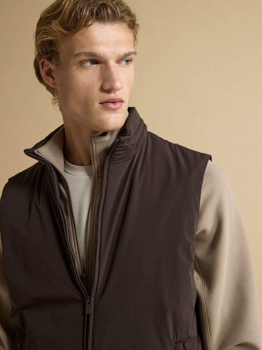 Brown stretch-fabric gilet with zip_2