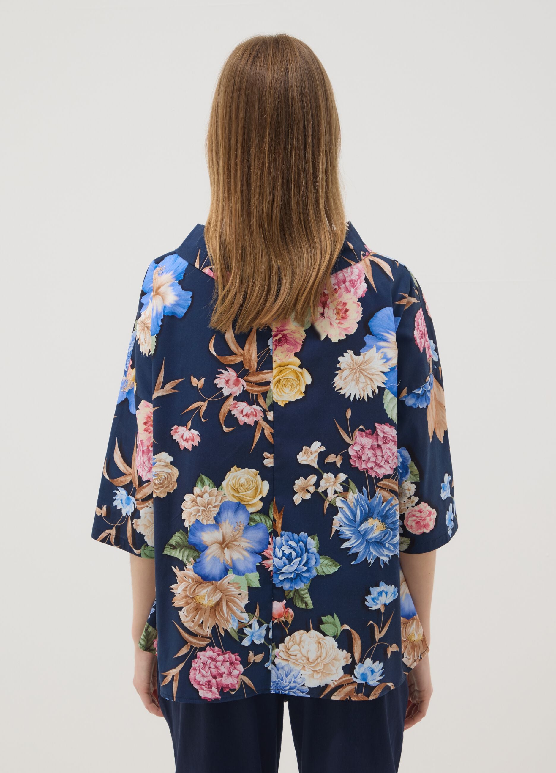 Blaues Oberteil aus Stretch-Baumwolle mit Blumenmuster