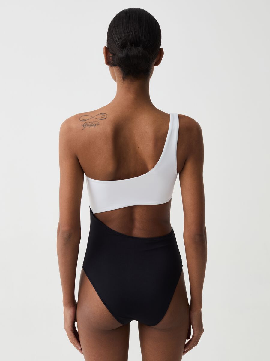 Two-tone one-piece swimsuit with one shoulder strap_2