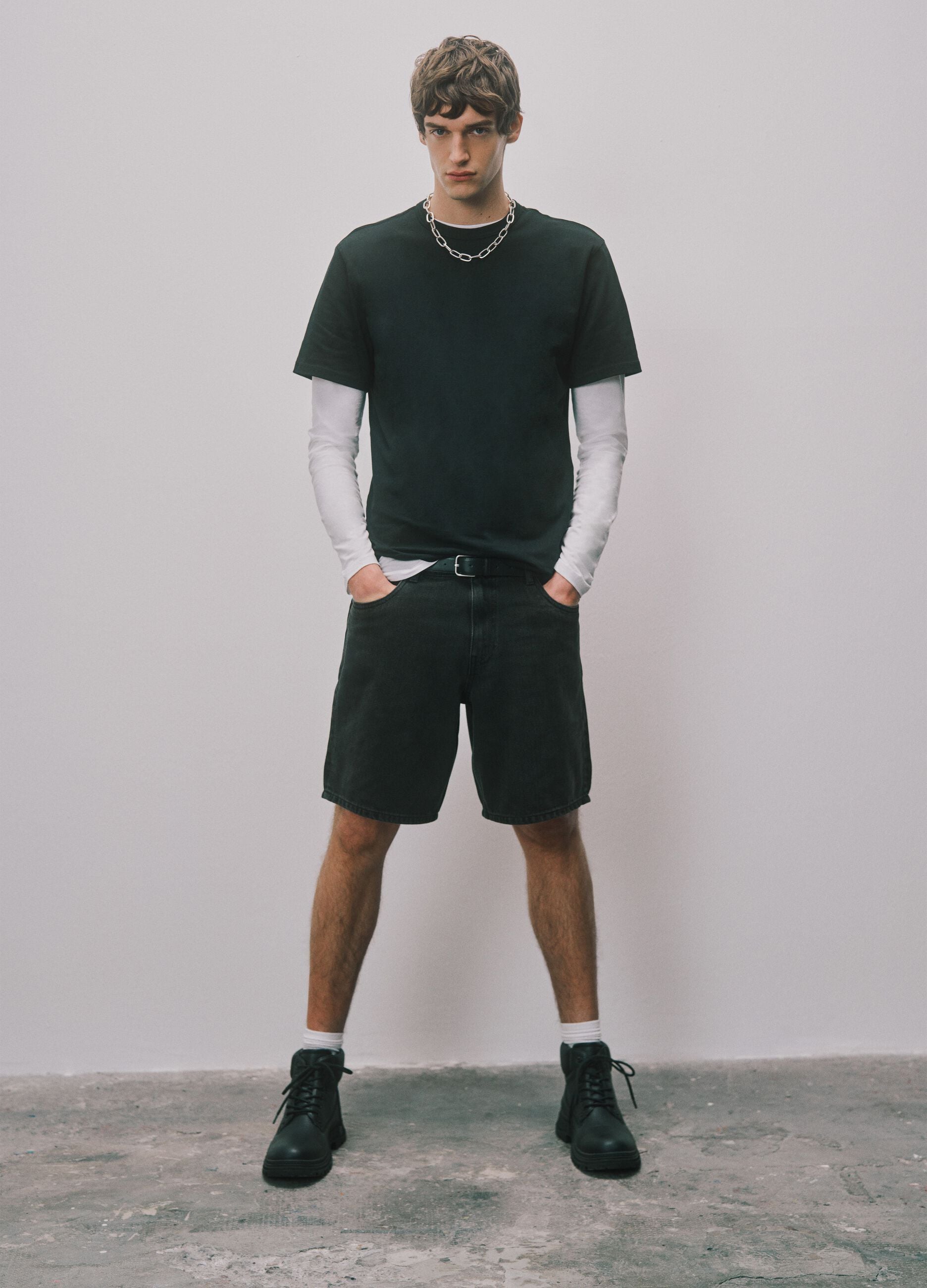 Bermudas vaqueras negras de mezcla de algod&oacute;n, corte baggy