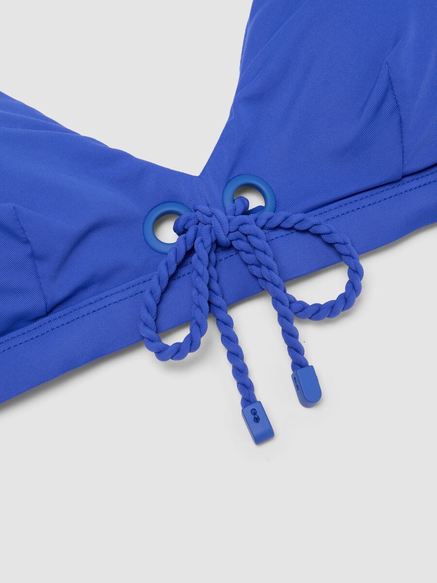 Haut de bikini triangle bleu en tissu stretch avec coques amovibles_1