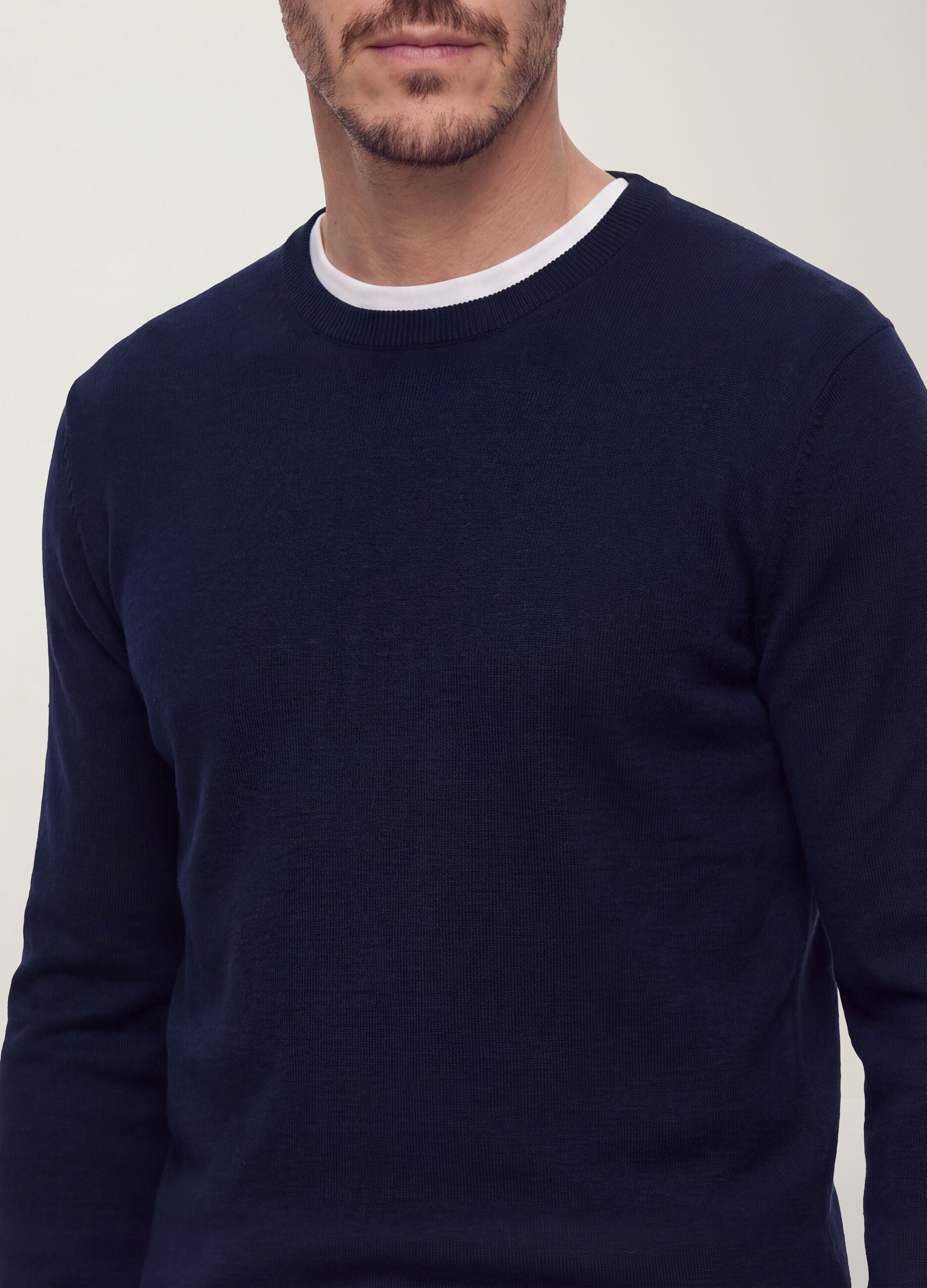Navy crew-neck jumper in viscose blend, regular fit