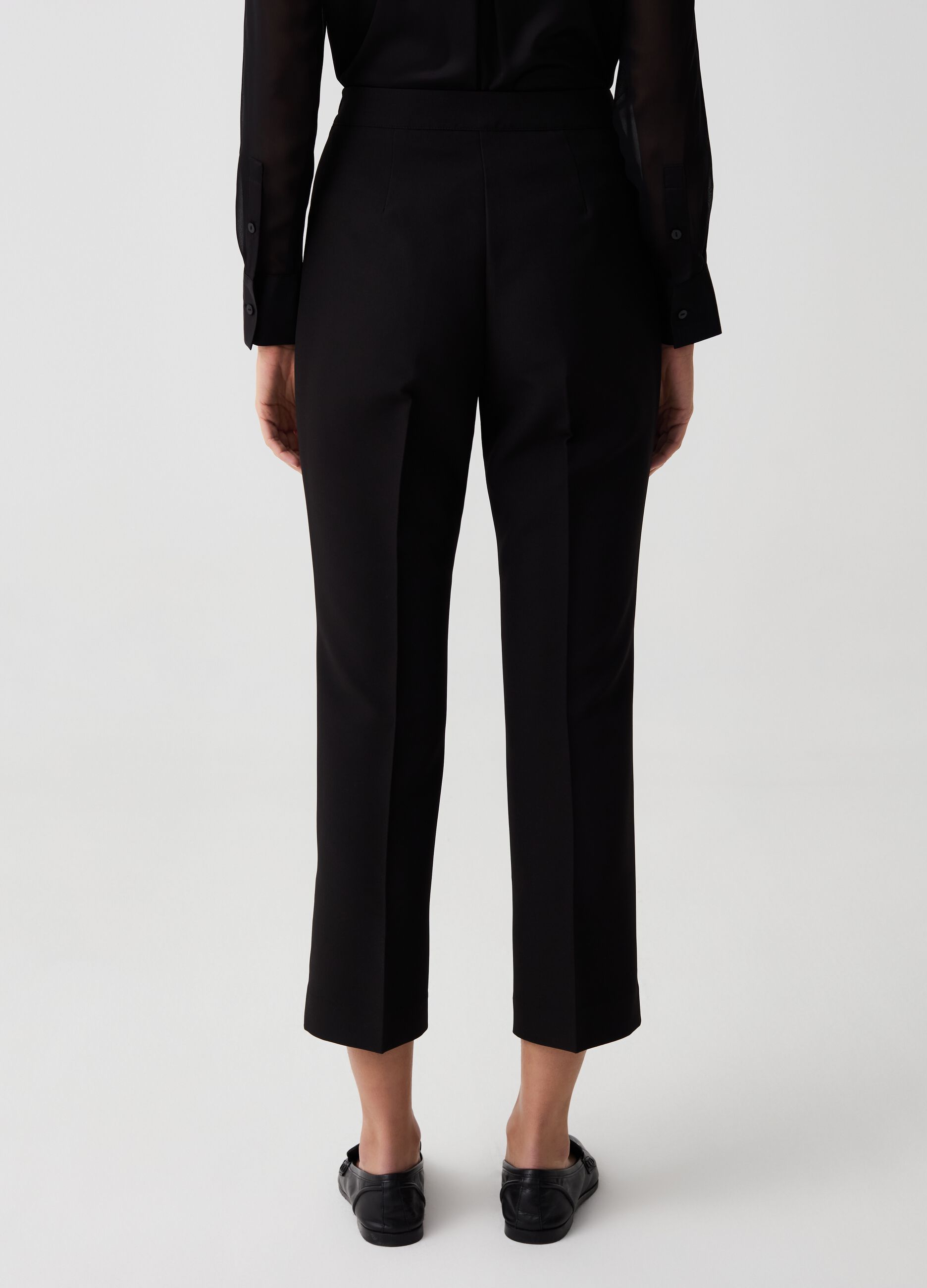 Ankle-fit trousers with raised stitching