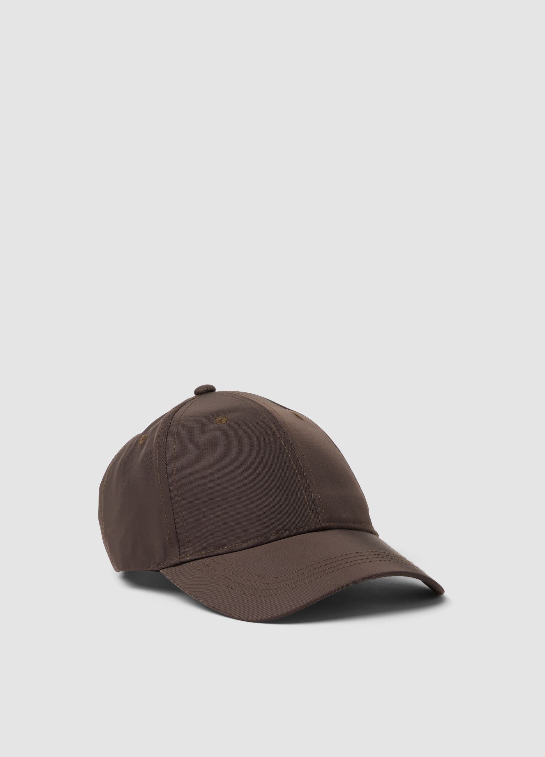 Braune Cap mit gebogenem Schirm