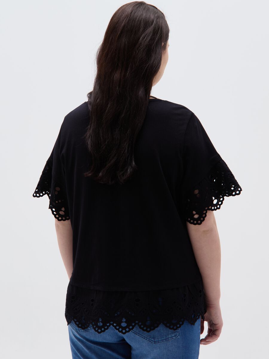 Curvy T-shirt with broderie anglaise frills_2