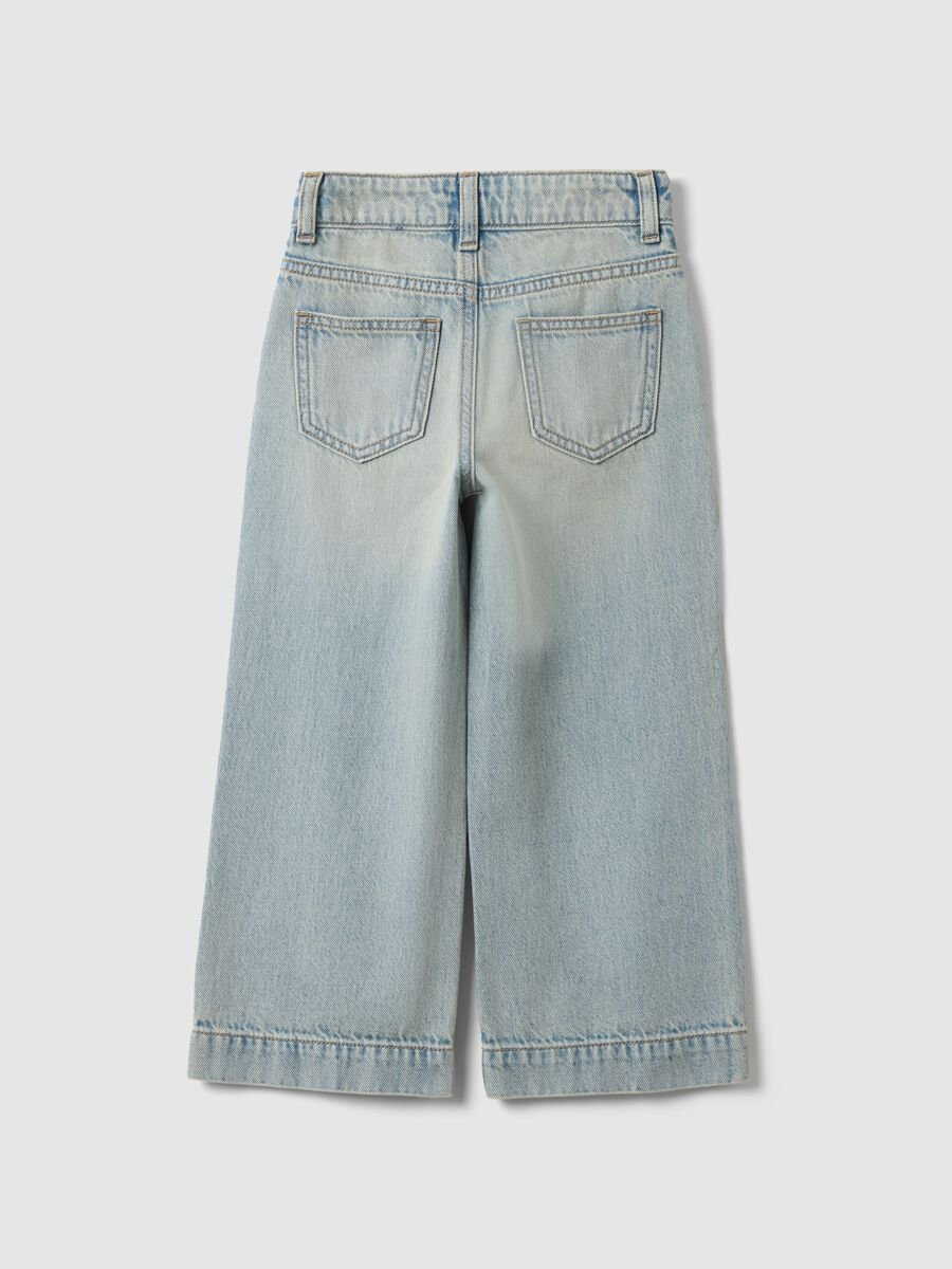 Jeans in puro cotone denim azzurro da bambina regular fit con ricami_1