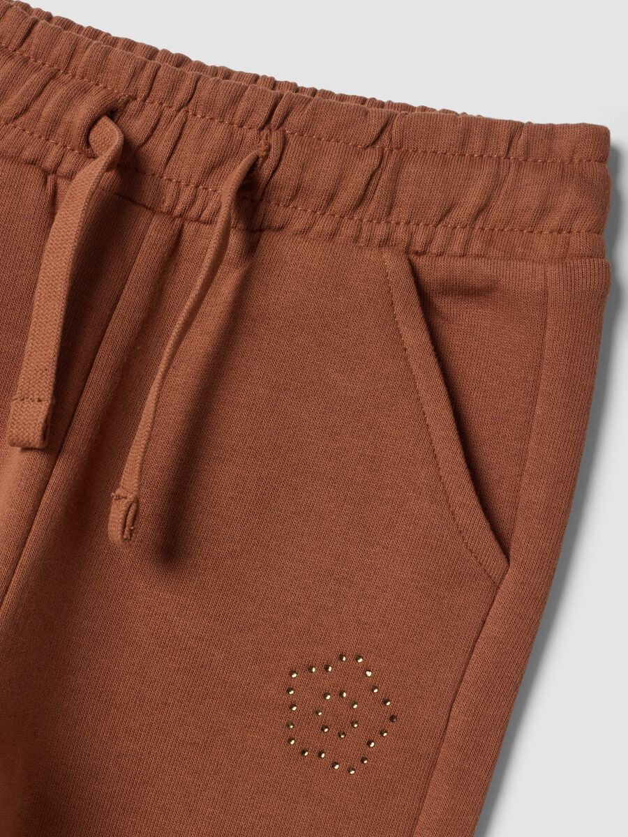 Cal&ccedil;as jogger castanhas em algod&atilde;o puro, corte regular_3