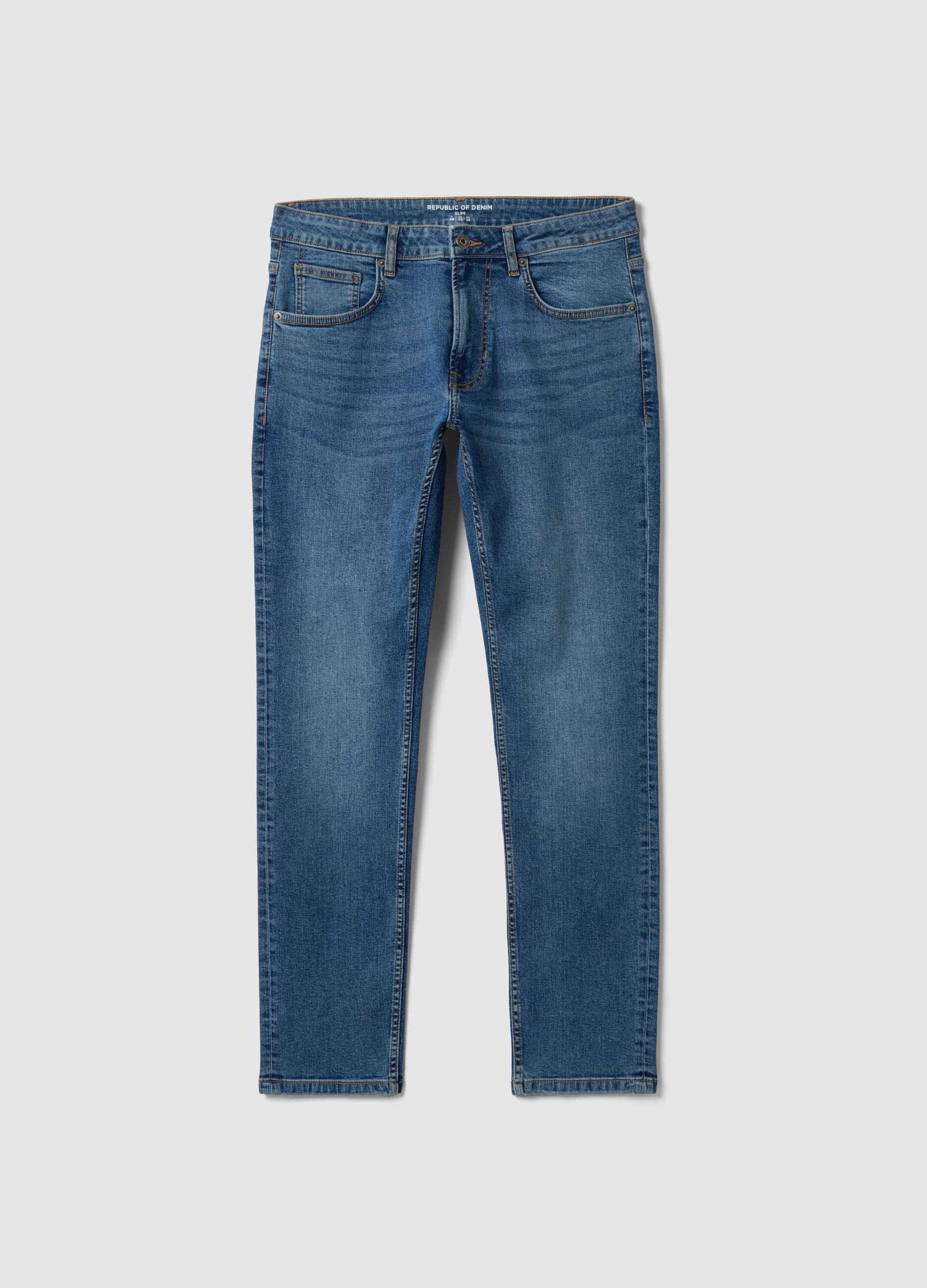 &Mu;&pi;&lambda;&epsilon; slim fit &tau;&zeta;&iota;&nu; &alpha;&pi;ό &epsilon;&lambda;&alpha;&sigma;&tau;&iota;&kappa;ό &beta;&alpha;&mu;&beta;ά&kappa;&iota;