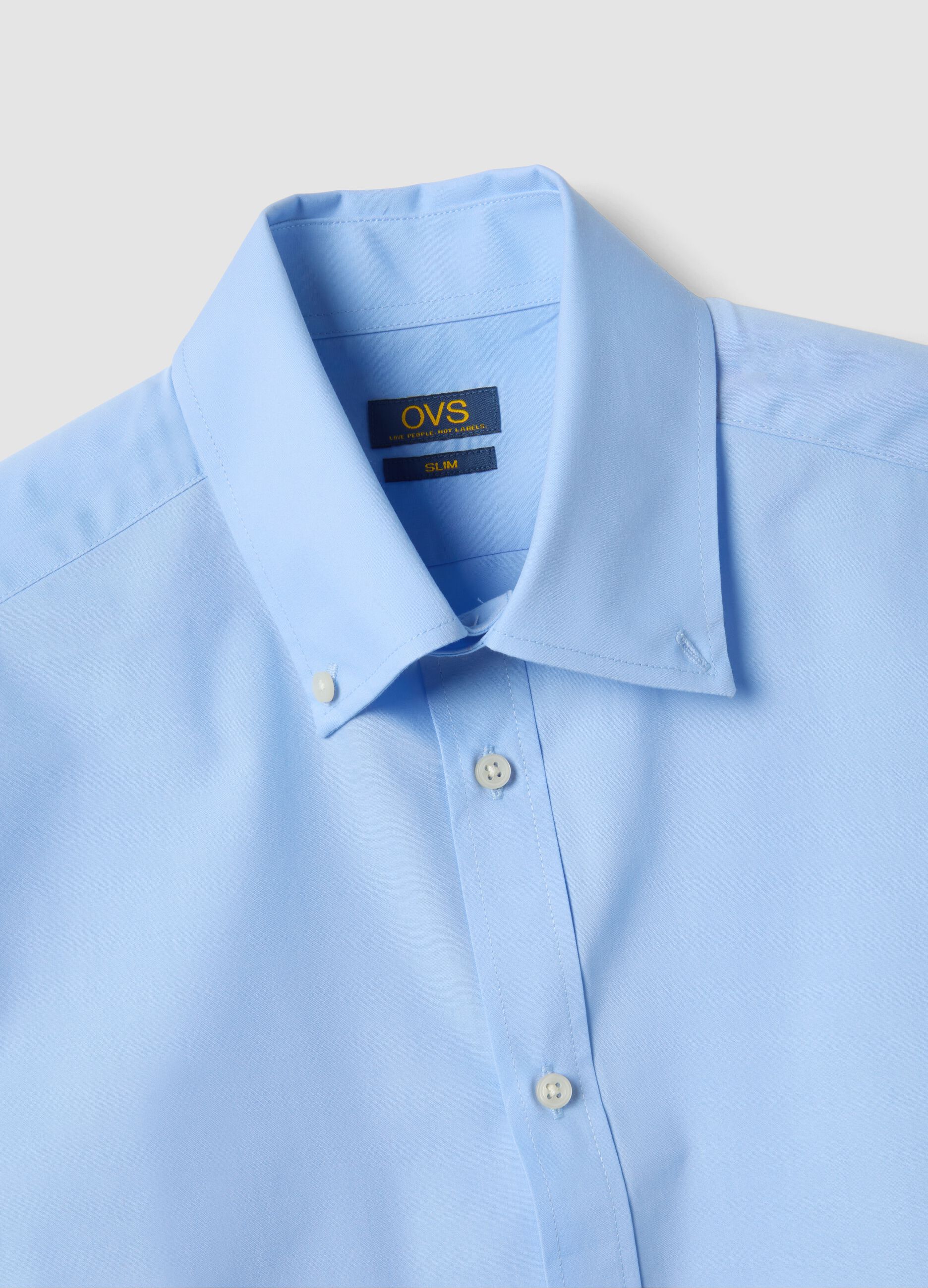 Camisa azul-clara slim fit de manga comprida com colarinho button-down