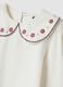 T-shirt bianca girocollo in cotone elasticizzato con colletto ricamato_2
