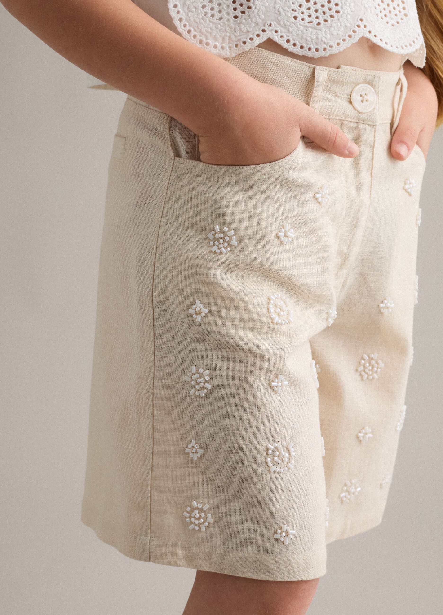 Beige cotton-linen blend shorts with embroidery