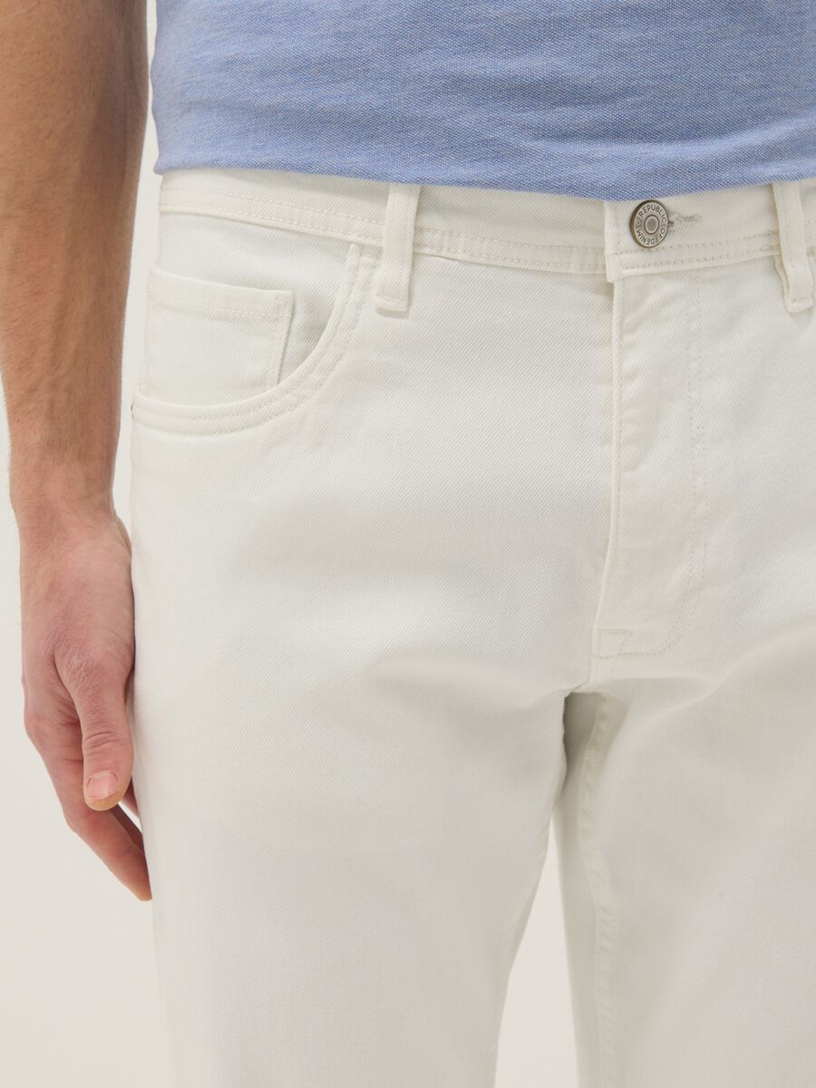 White stretch cotton slim fit jeans with five pockets_3