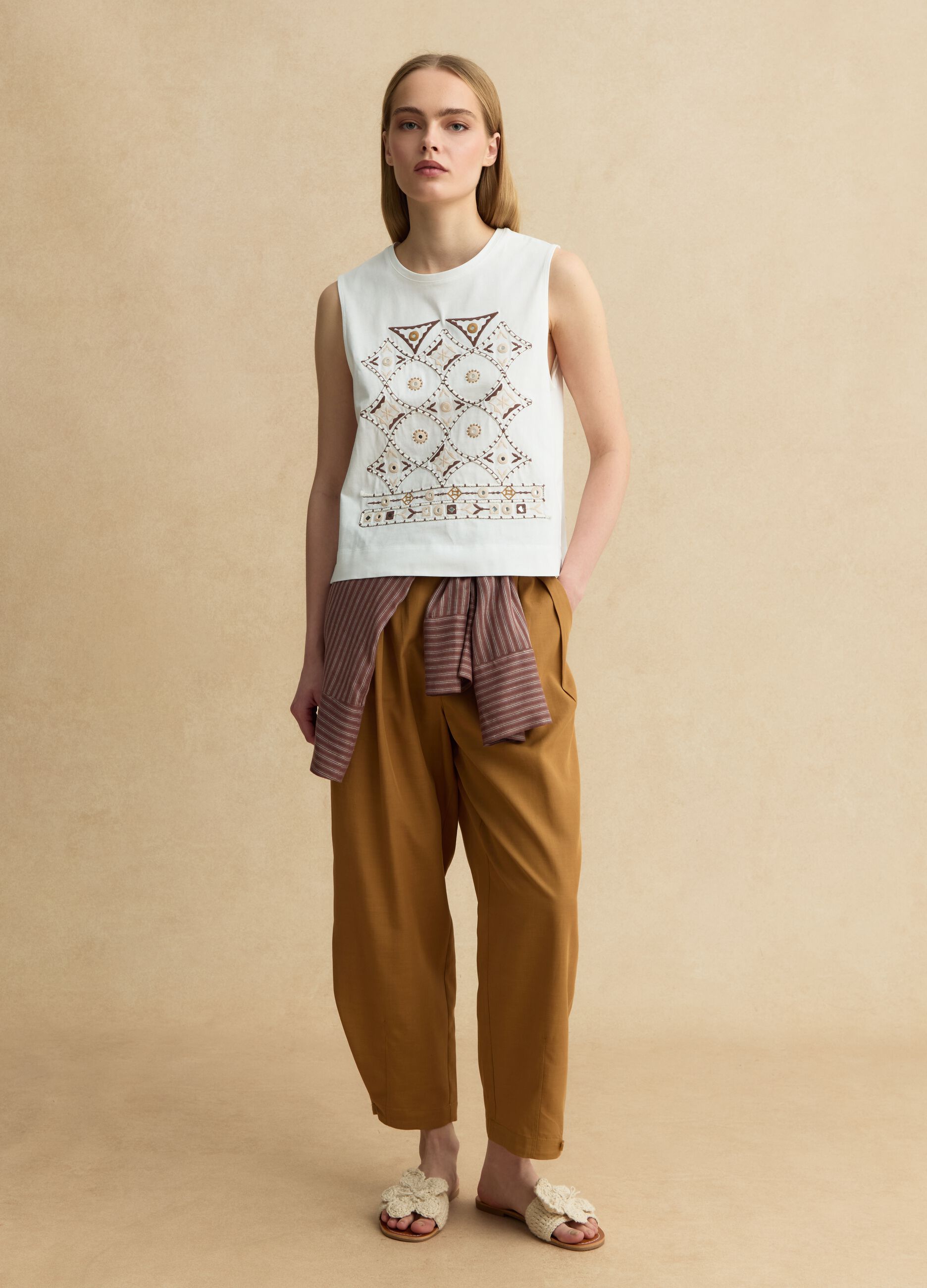 Wei&szlig;es Baumwoll-Tanktop im Regular Fit mit Stickereien