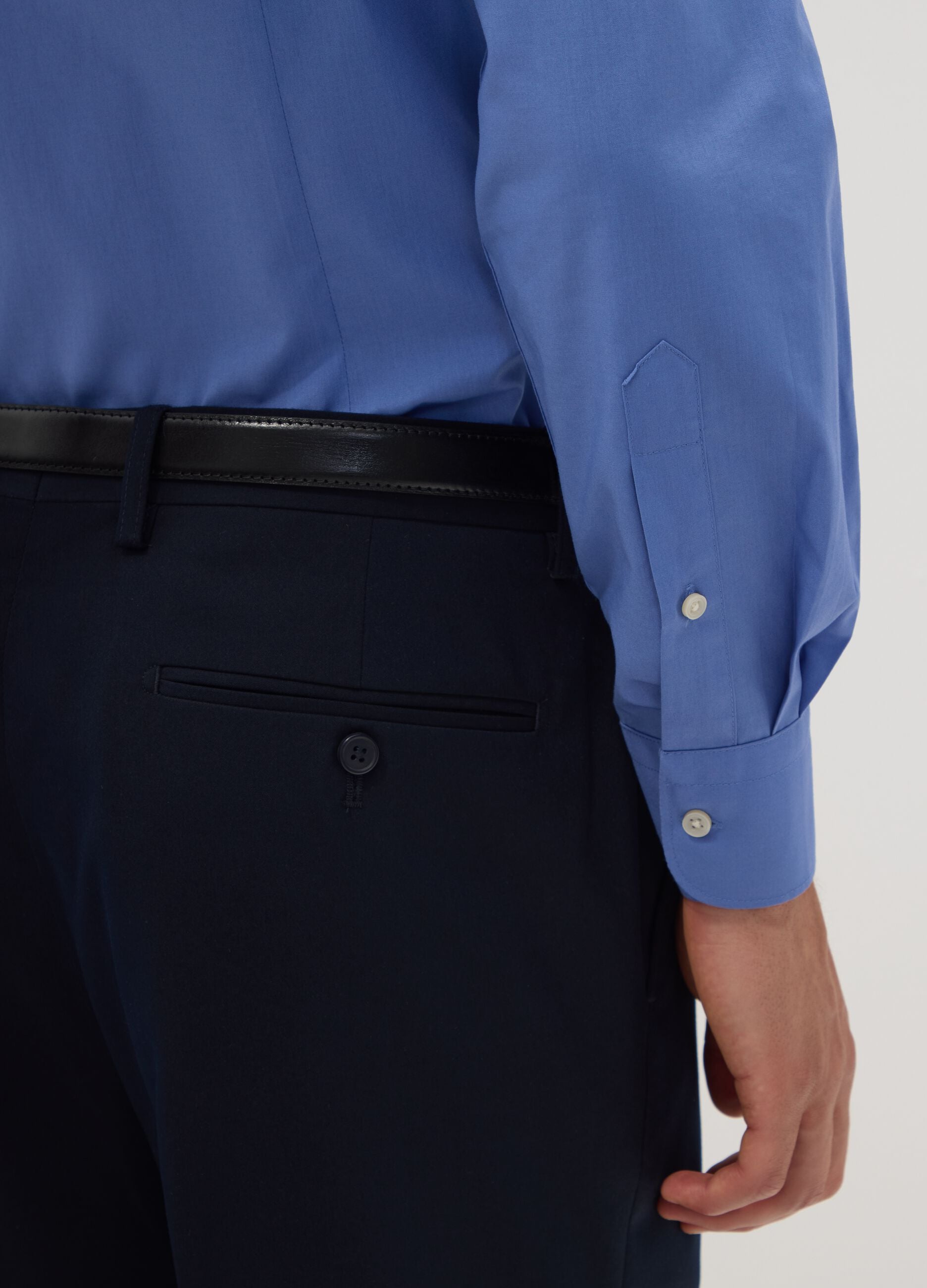 Blue slim-fit shirt with classic collar, easy-iron finish
