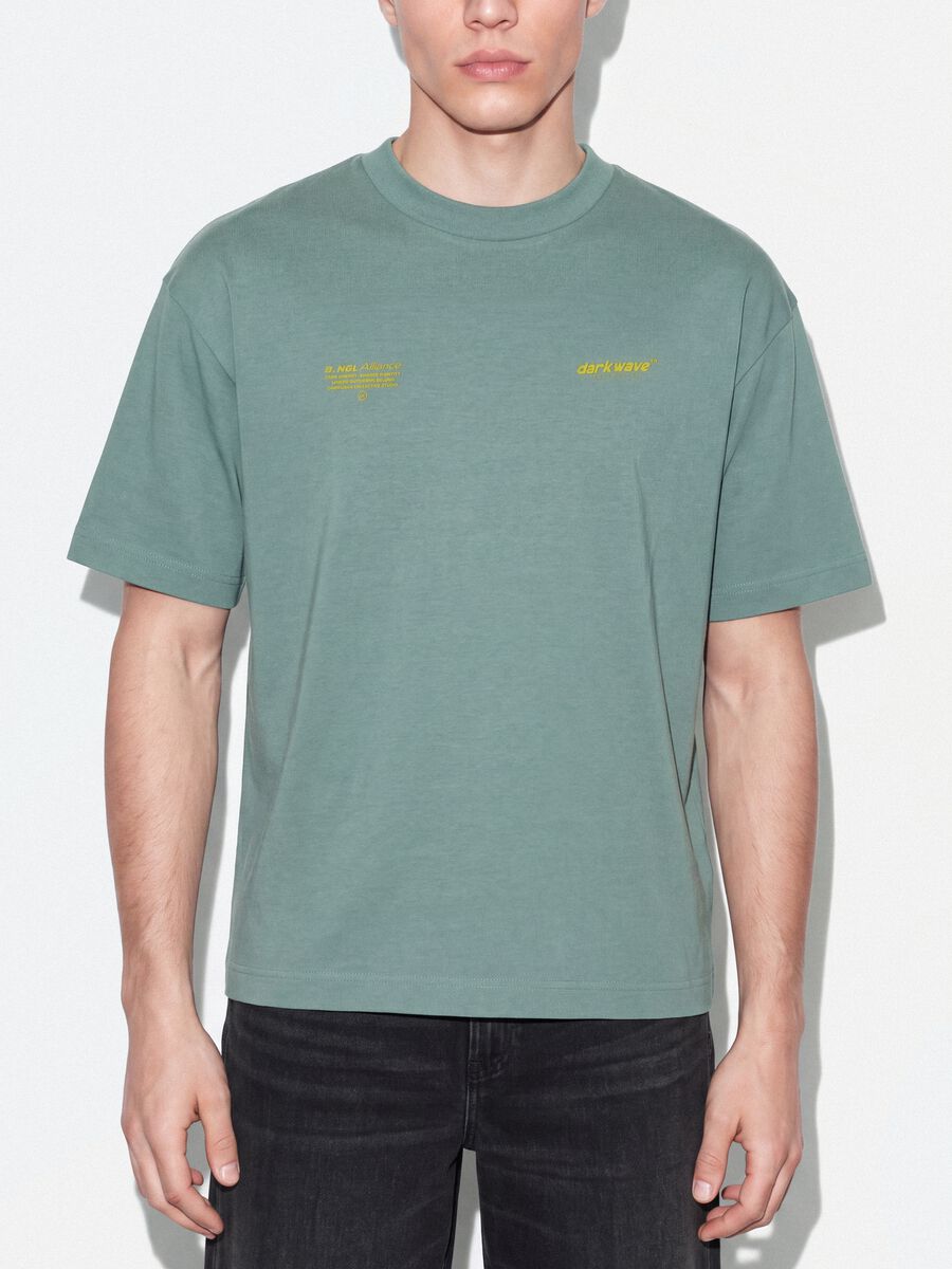 T-shirt castanha cropped em algod&atilde;o puro com estampado, corte boxy_3