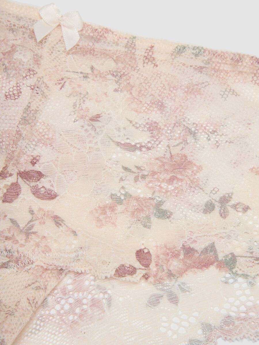 Slip beige in cotone organico in pizzo con fantasia floreale_1
