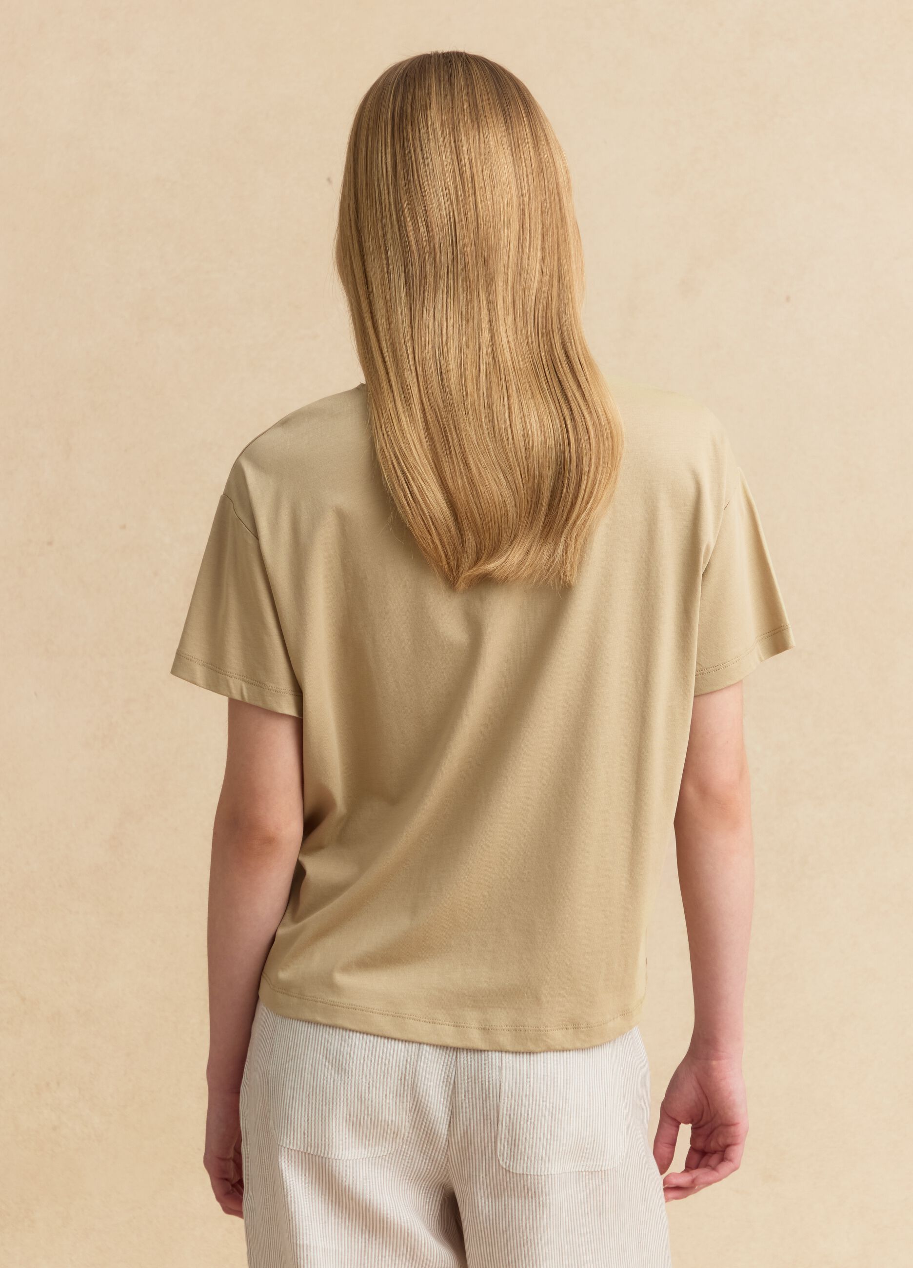 &Mu;&pi;&epsilon;&zeta; T-shirt &alpha;&pi;ό &mu;ί&gamma;&mu;&alpha; lyocell &kappa;&alpha;&iota; &beta;&alpha;&mu;&beta;&alpha;&kappa;&iota;&omicron;ύ