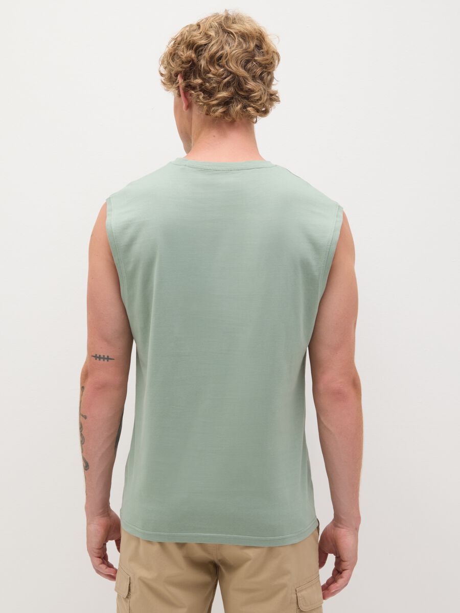 Men&rsquo;s green vest top in 100% cotton with regular fit_3