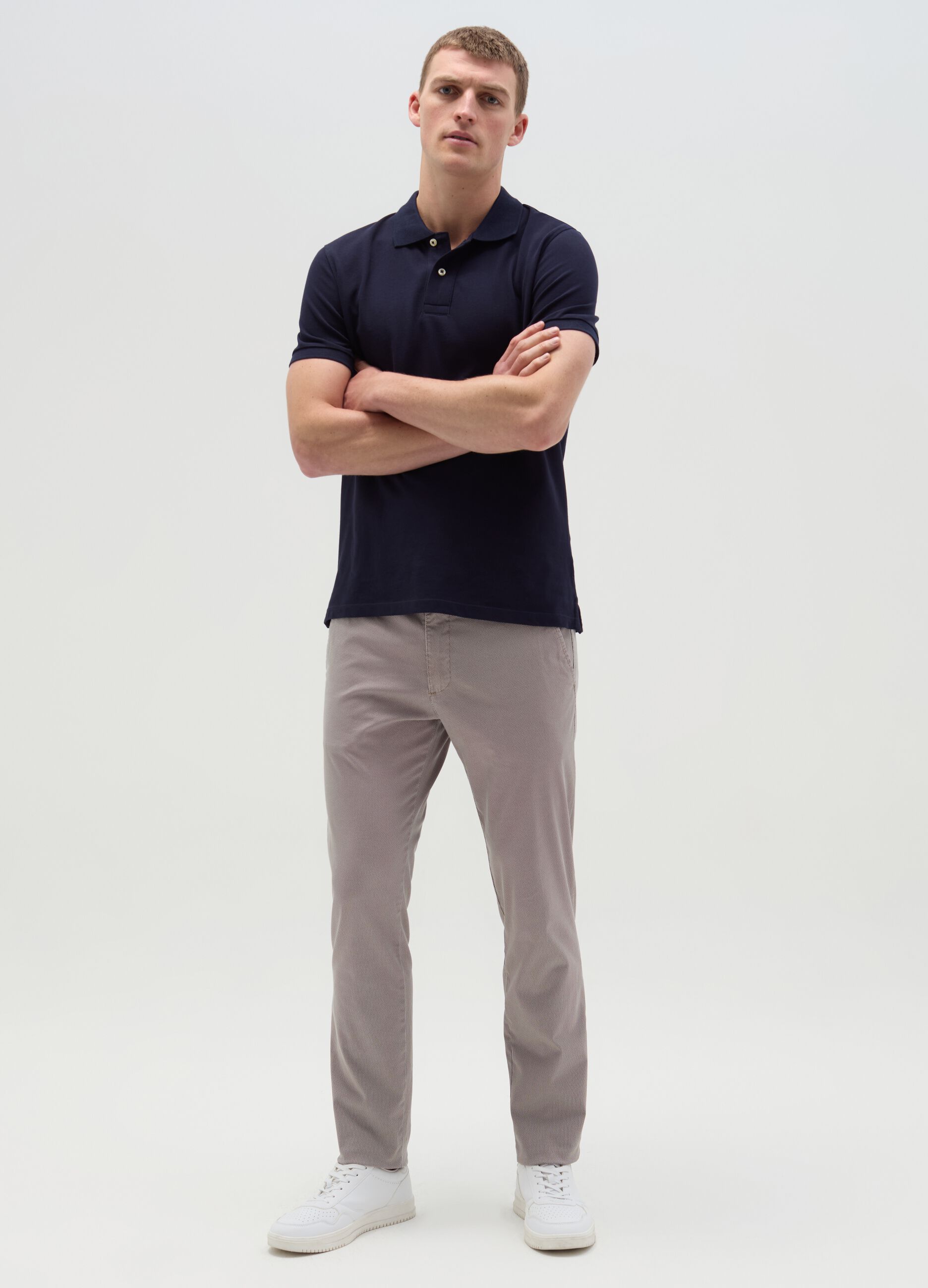 Chino trousers with micro weave