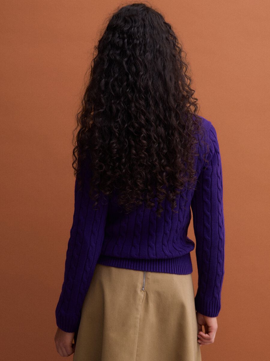 Violetter Zopfmuster-Pullover aus reiner Baumwolle mit Rundhalsausschnitt_3