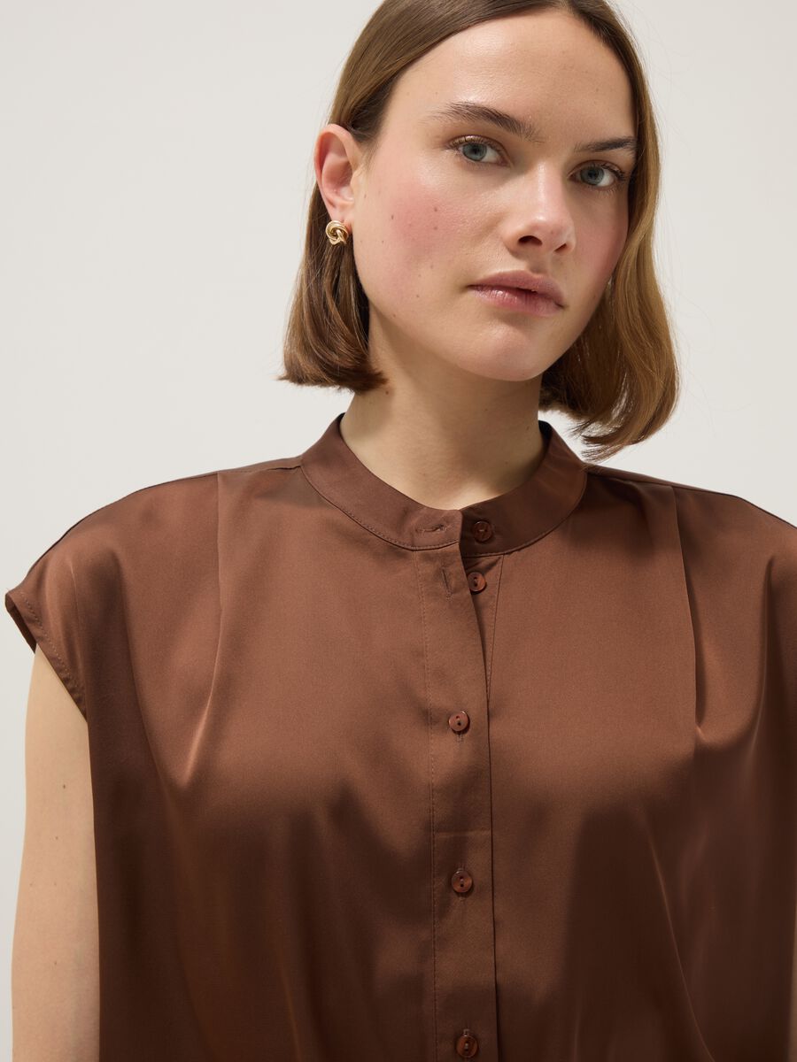 Brown short-sleeve blouse regular fit with mandarin collar_0