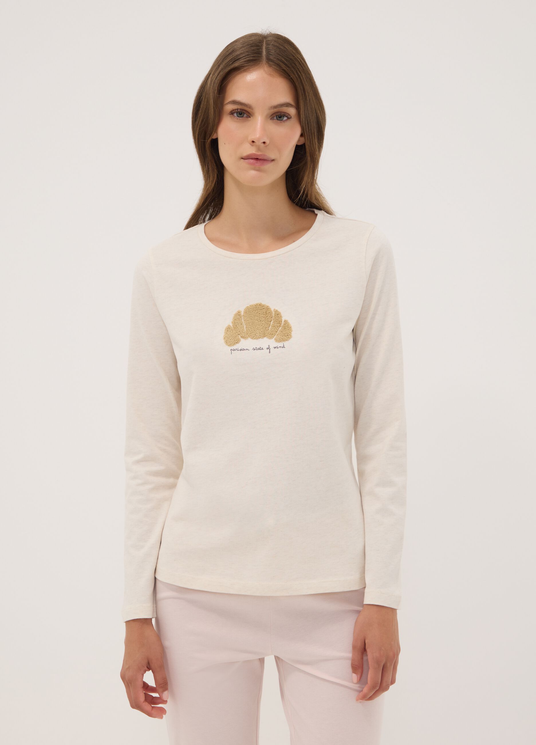 Beige organic cotton pyjamas with raised croissant embroidery