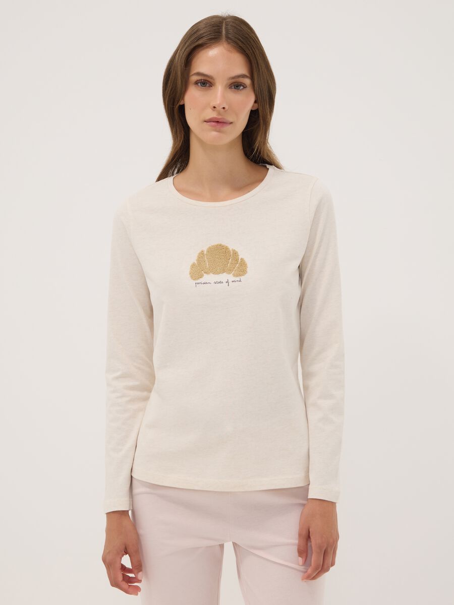 Beige organic cotton pyjamas with raised croissant embroidery_1