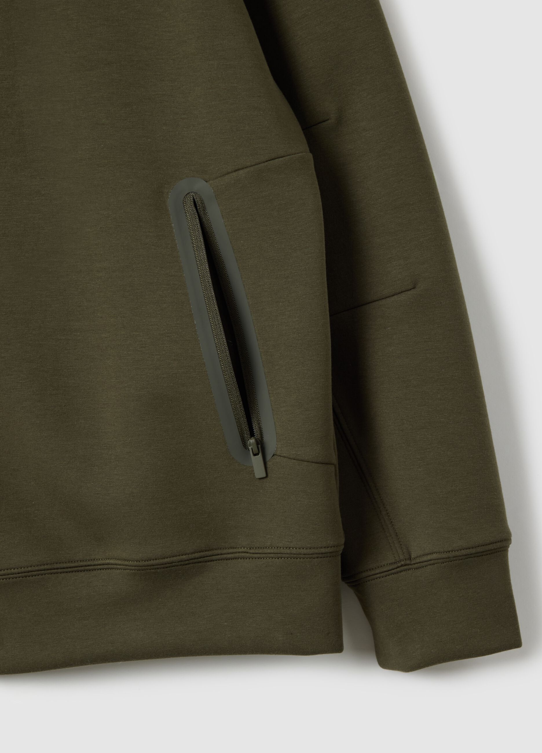 Camisola verde regular fit com capuz e colarinho com fecho frontal