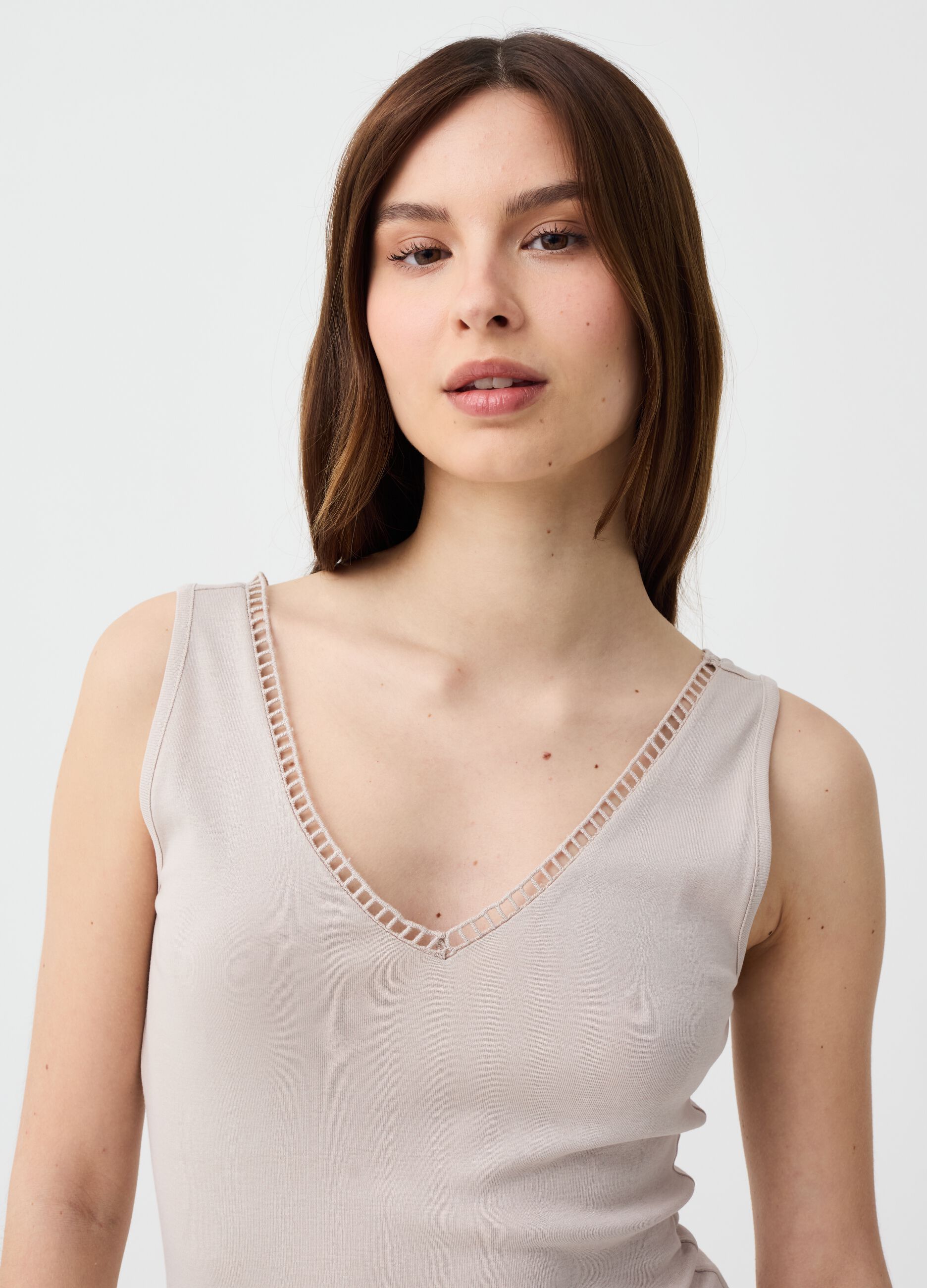 Tank top with V neck and openwork edging