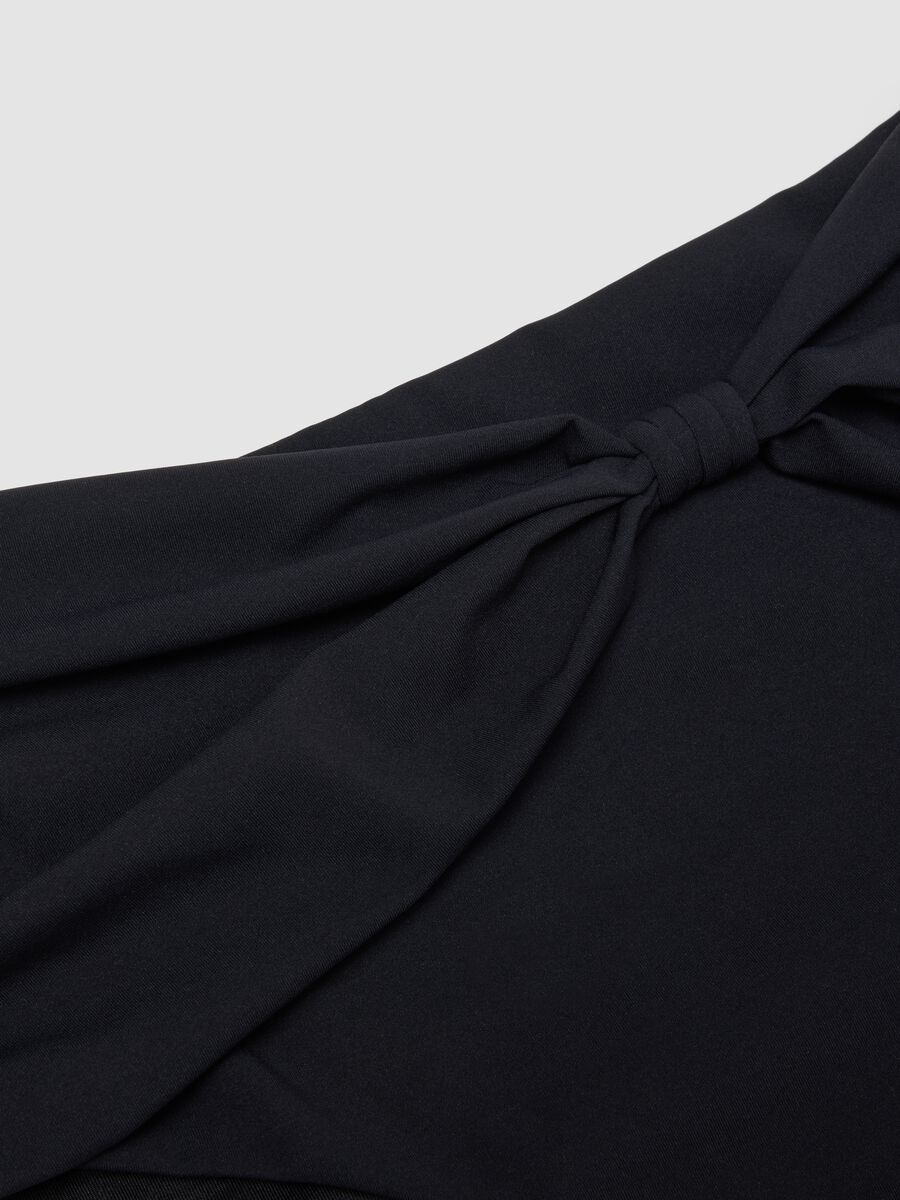 Black bikini bottoms with knotted detail in stretchy shaping fabric_5