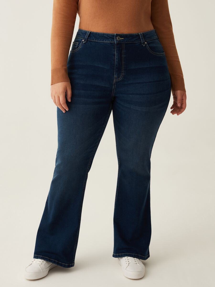 Curvy bell-bottom stretch jeans_1