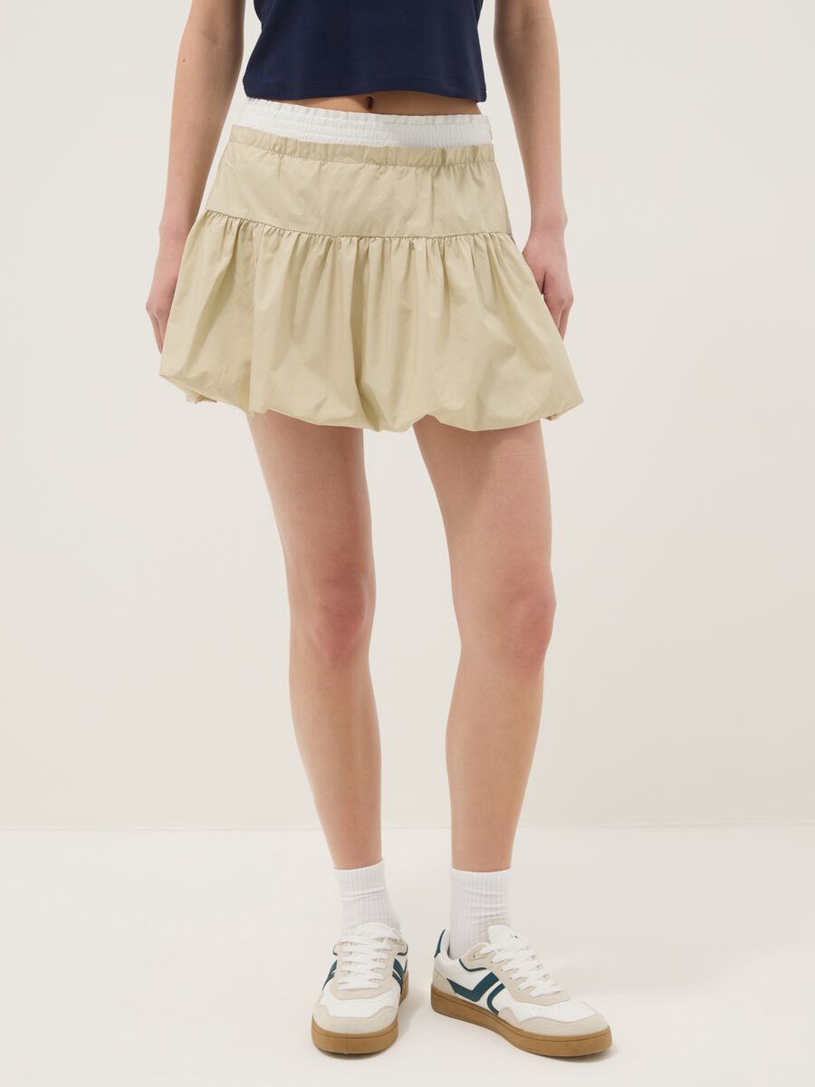 Beige Rock aus reiner Baumwolle, regul&auml;re Passform mit R&uuml;schendesign_1