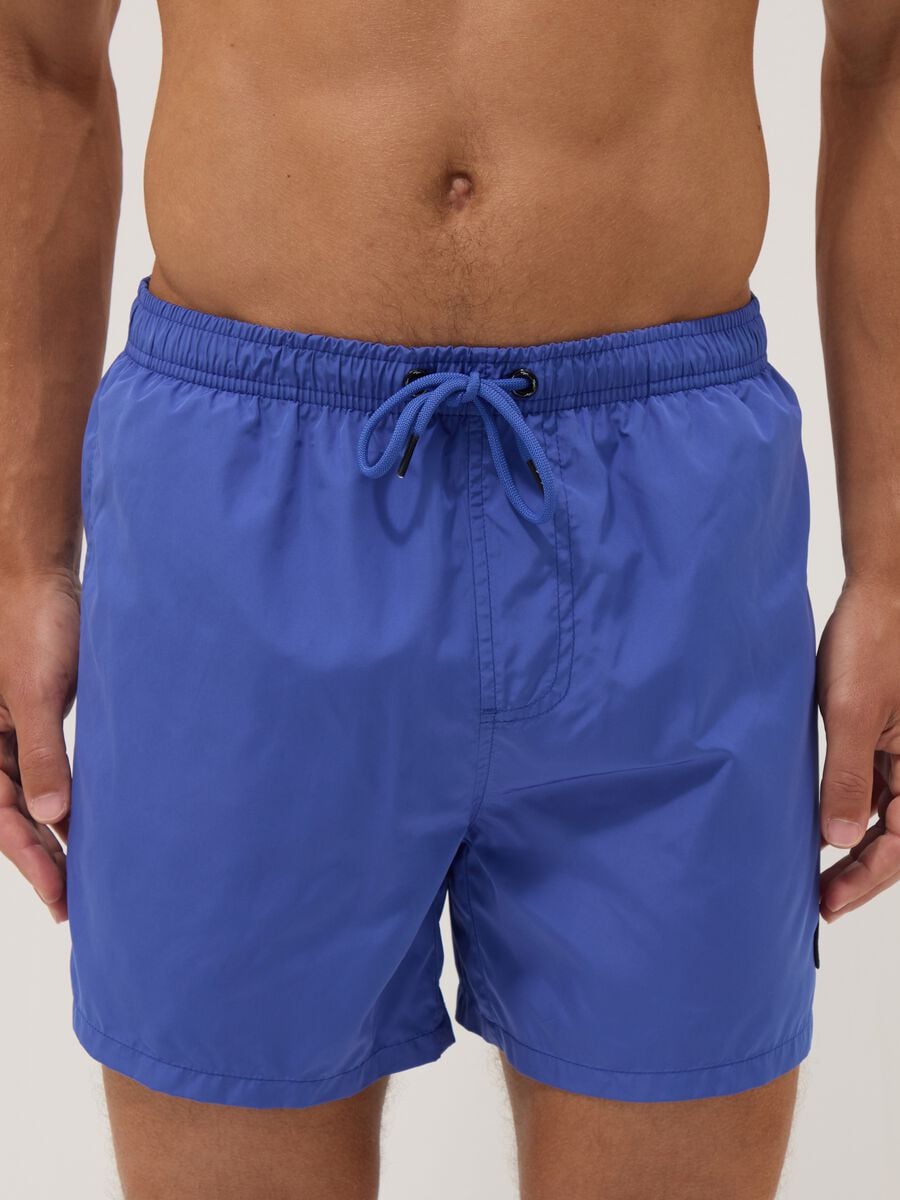 B&oacute;xer de ba&ntilde;o azul con cintura el&aacute;stica y cord&oacute;n ajustable_2