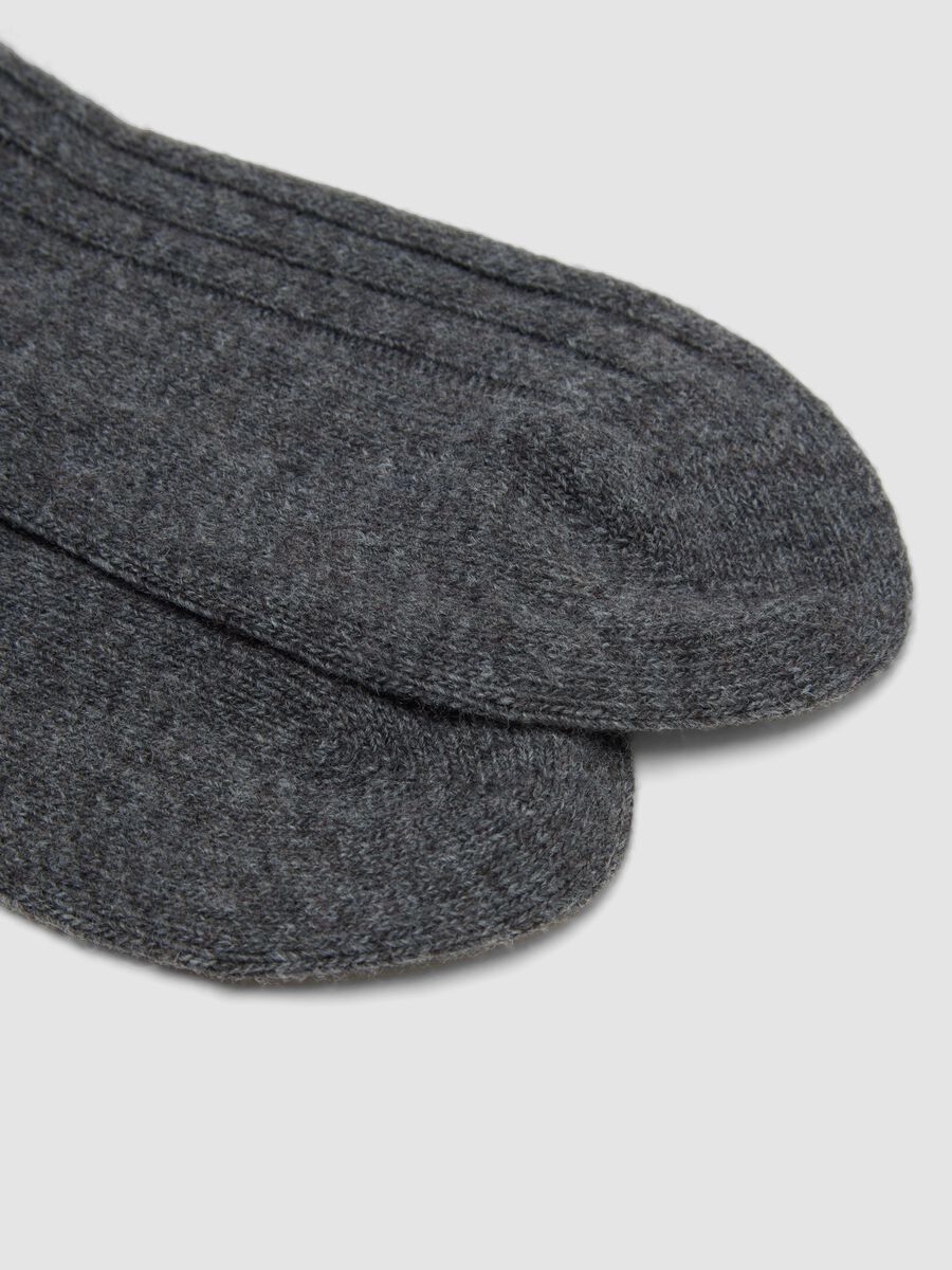 Long grey socks in wool, viscose and stretch cashmere_1
