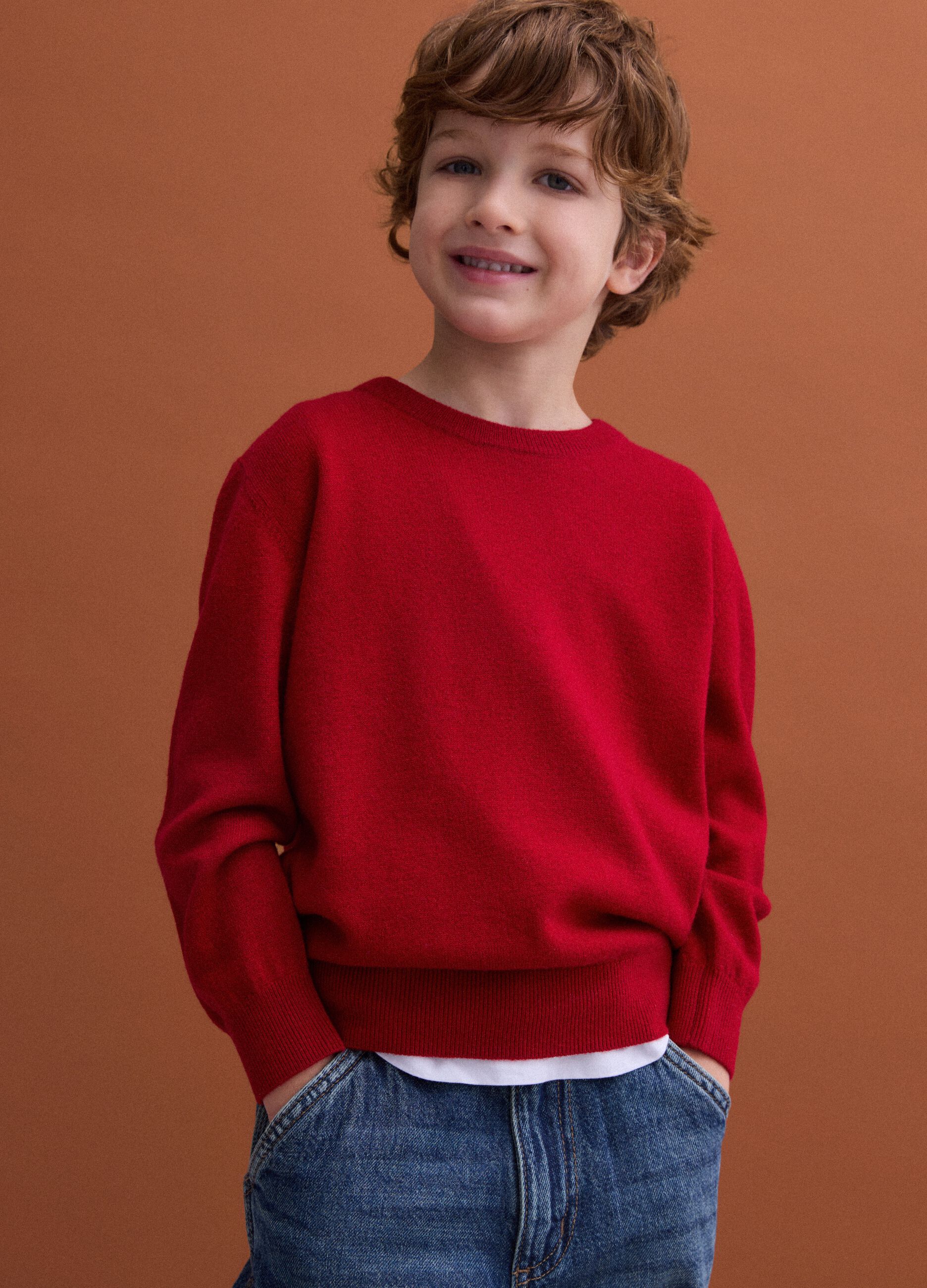Pull rouge en pure laine &agrave; manches longues, coupe regular