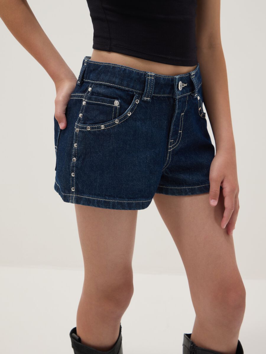 Blue pure-cotton denim shorts for girls, skater fit with studs_2