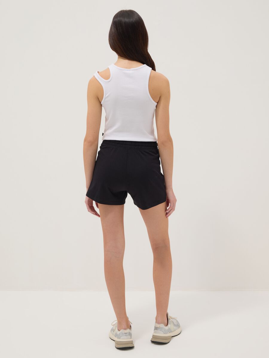 Pantal&oacute;n corto negro de algod&oacute;n puro para ni&ntilde;a, corte regular_1