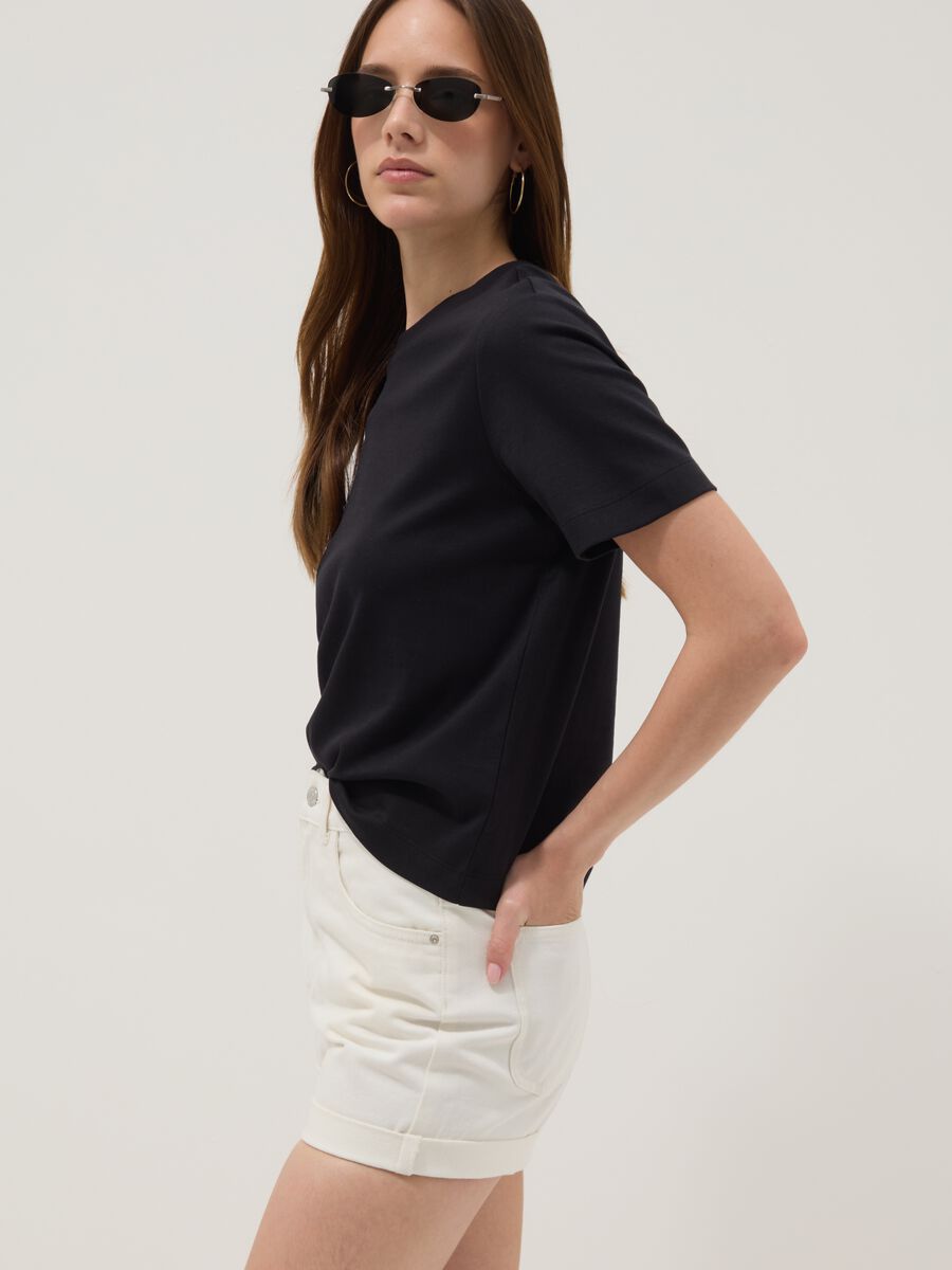 Wei&szlig;e Denim-Shorts aus reiner Baumwolle_3