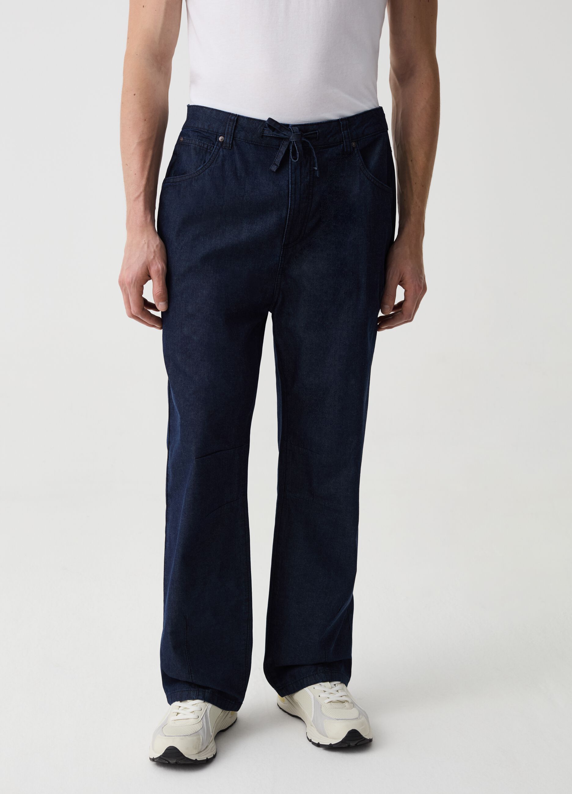 Parachute jeans with drawstring