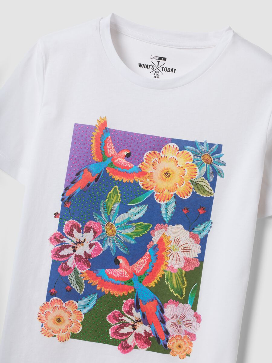 Camiseta blanca de algod&oacute;n puro con estampado floral_1