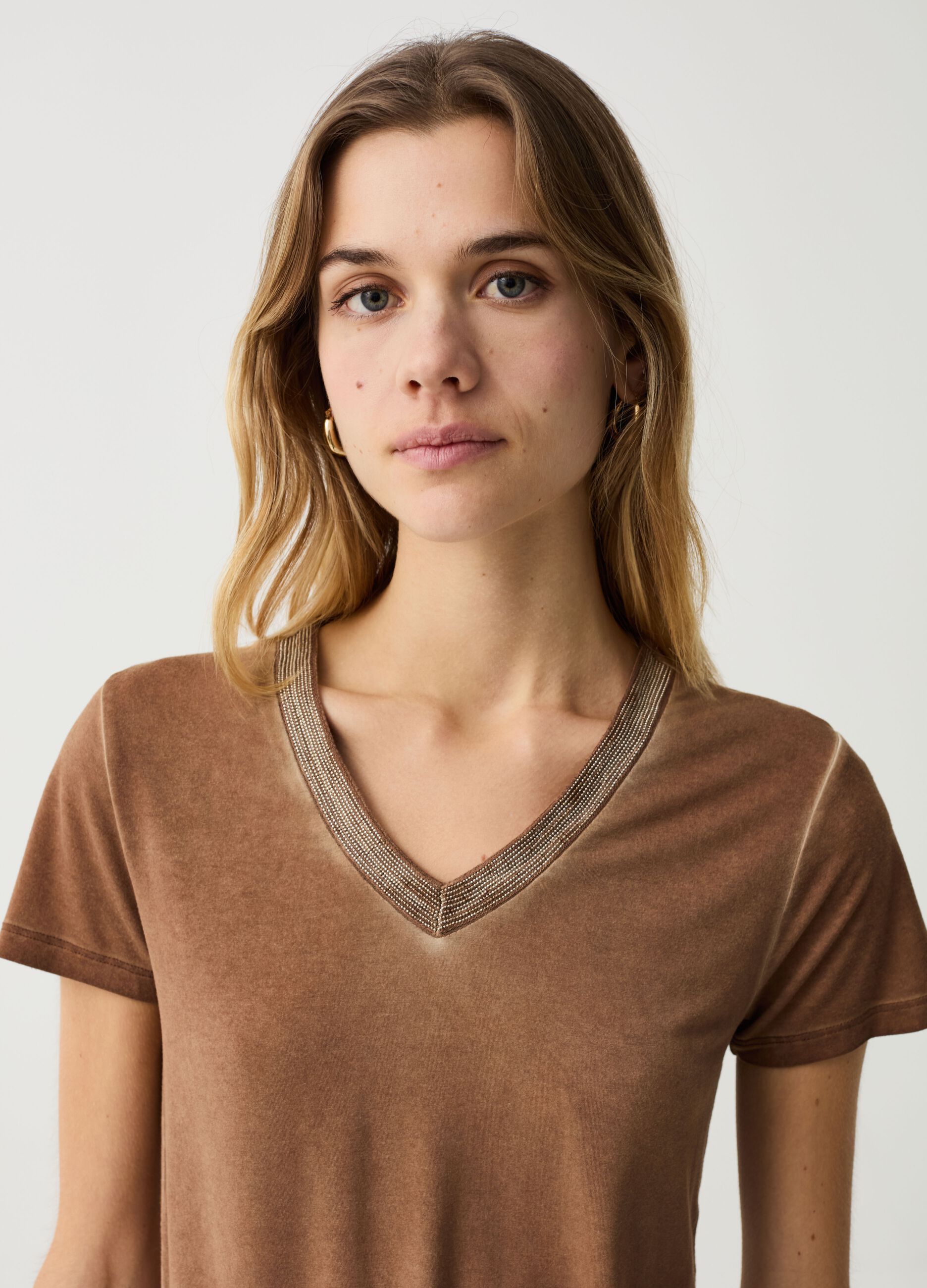 Faded-effect shirt with V neck