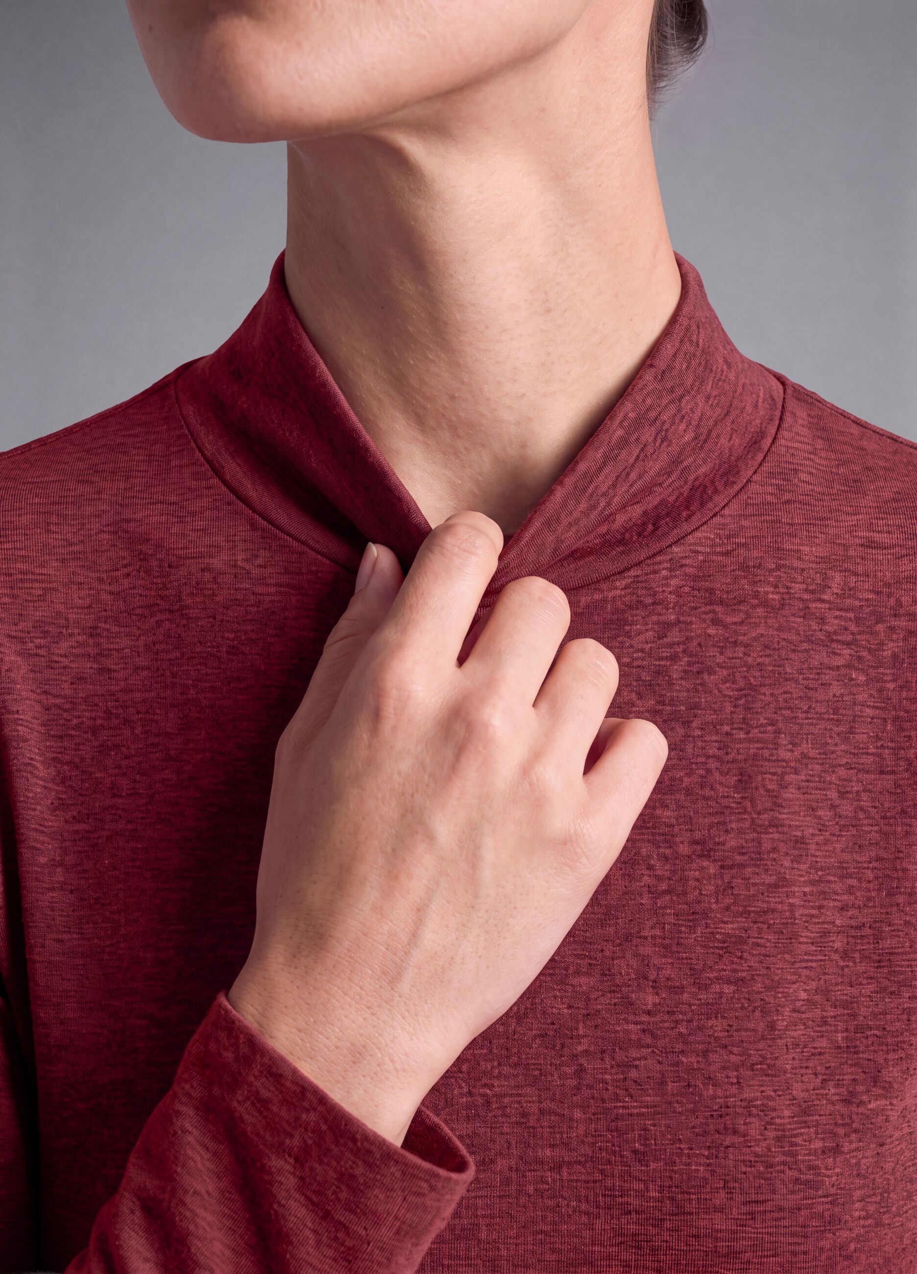 Red cropped stretch T-shirt with high neck