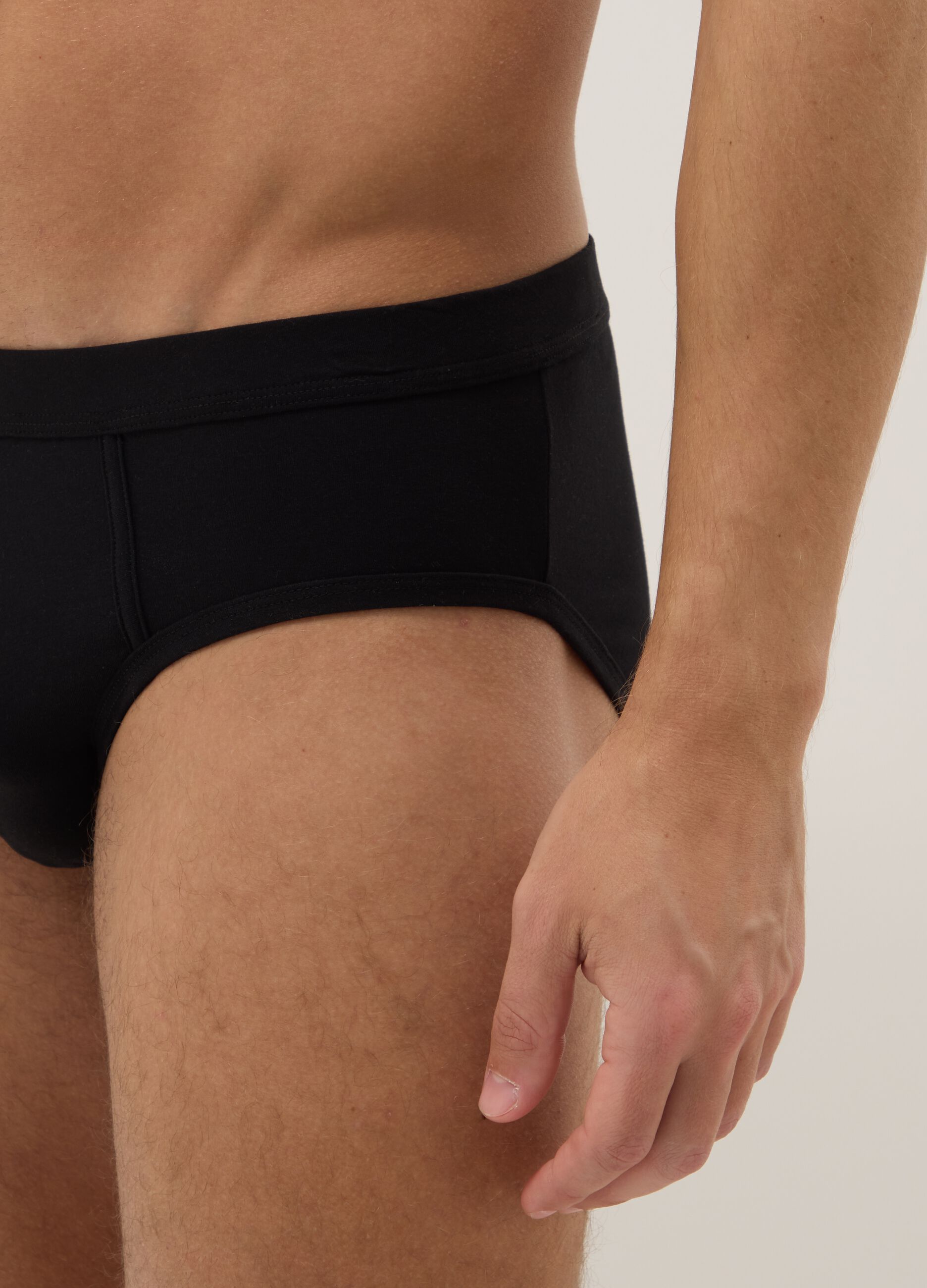 Pack de 3 slips pretos em algod&atilde;o el&aacute;stico, regular fit