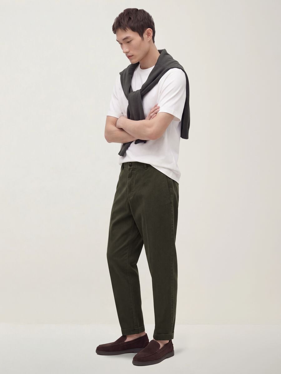 Green pure cotton carrot-fit chino trousers_0