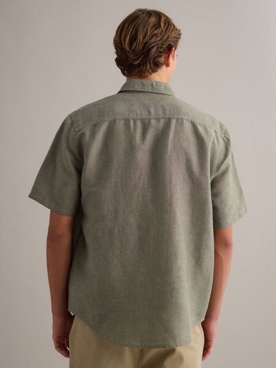 Gr&uuml;nes Hemd in regul&auml;rer Passform aus Leinen-Baumwoll-Mix_3